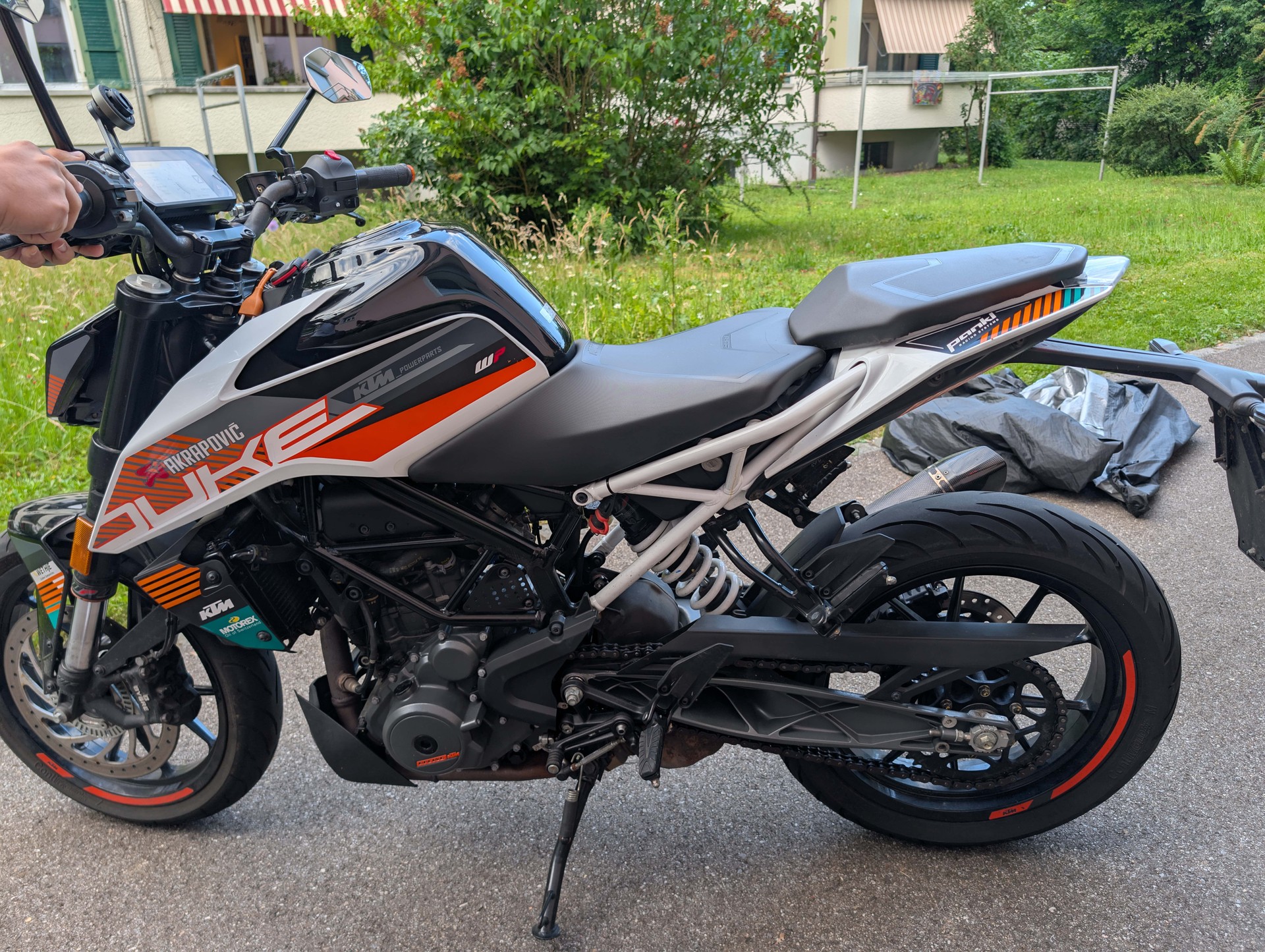 KTM 390 Duke-image-1