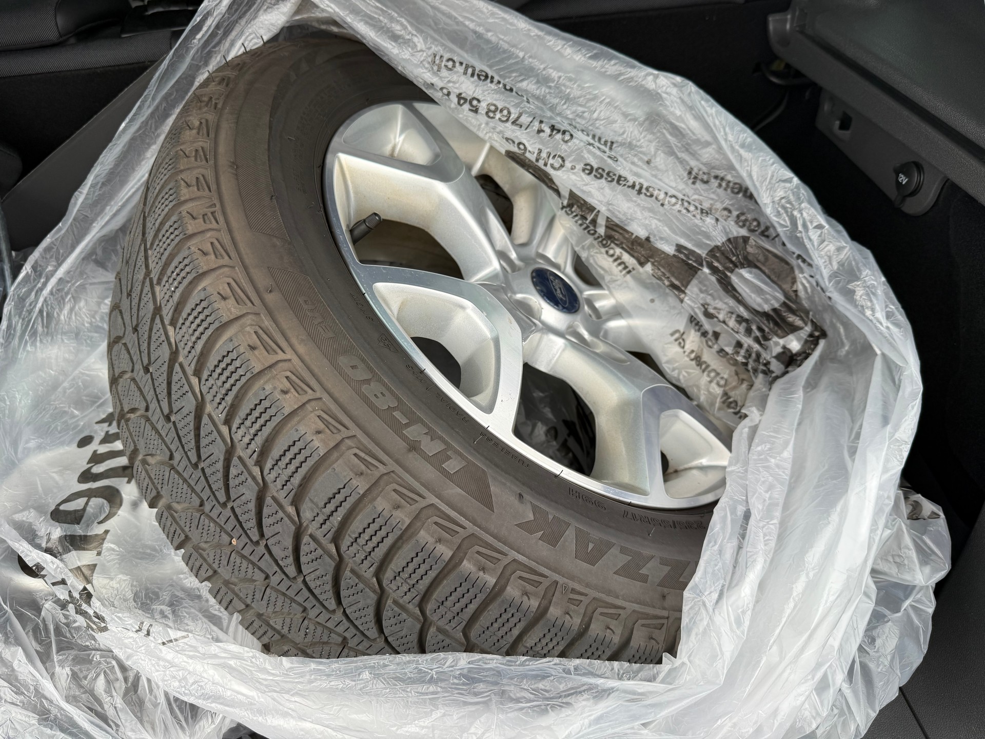 FORD Kuga 2.5 Turbo Titanium 4WD Automatic / Frisch ab MFK / Sportpaket / Navi / Rückfahrkamera / 8-fach Alu-image-12