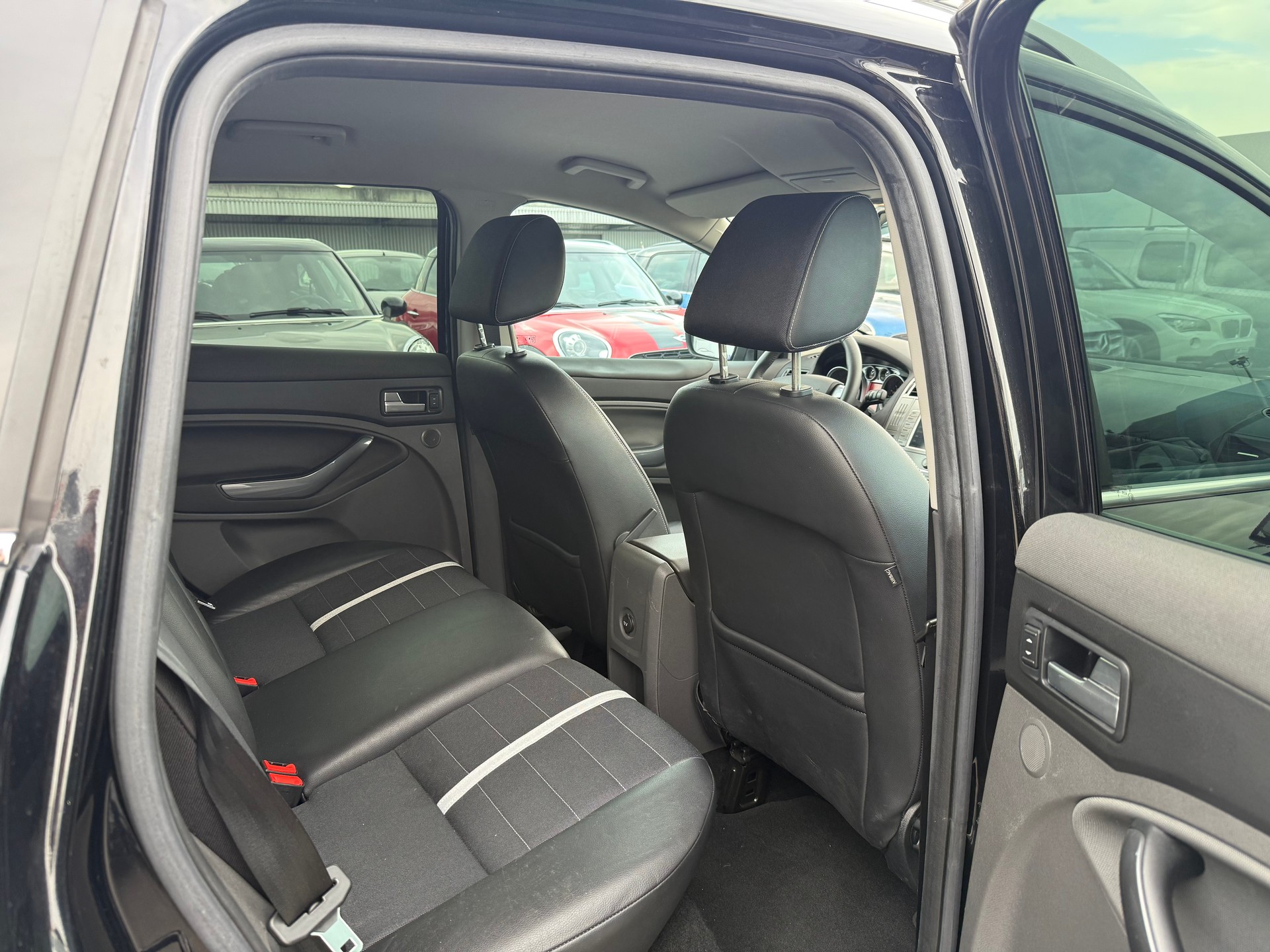 FORD Kuga 2.5 Turbo Titanium 4WD Automatic / Frisch ab MFK / Sportpaket / Navi / Rückfahrkamera / 8-fach Alu-image-11