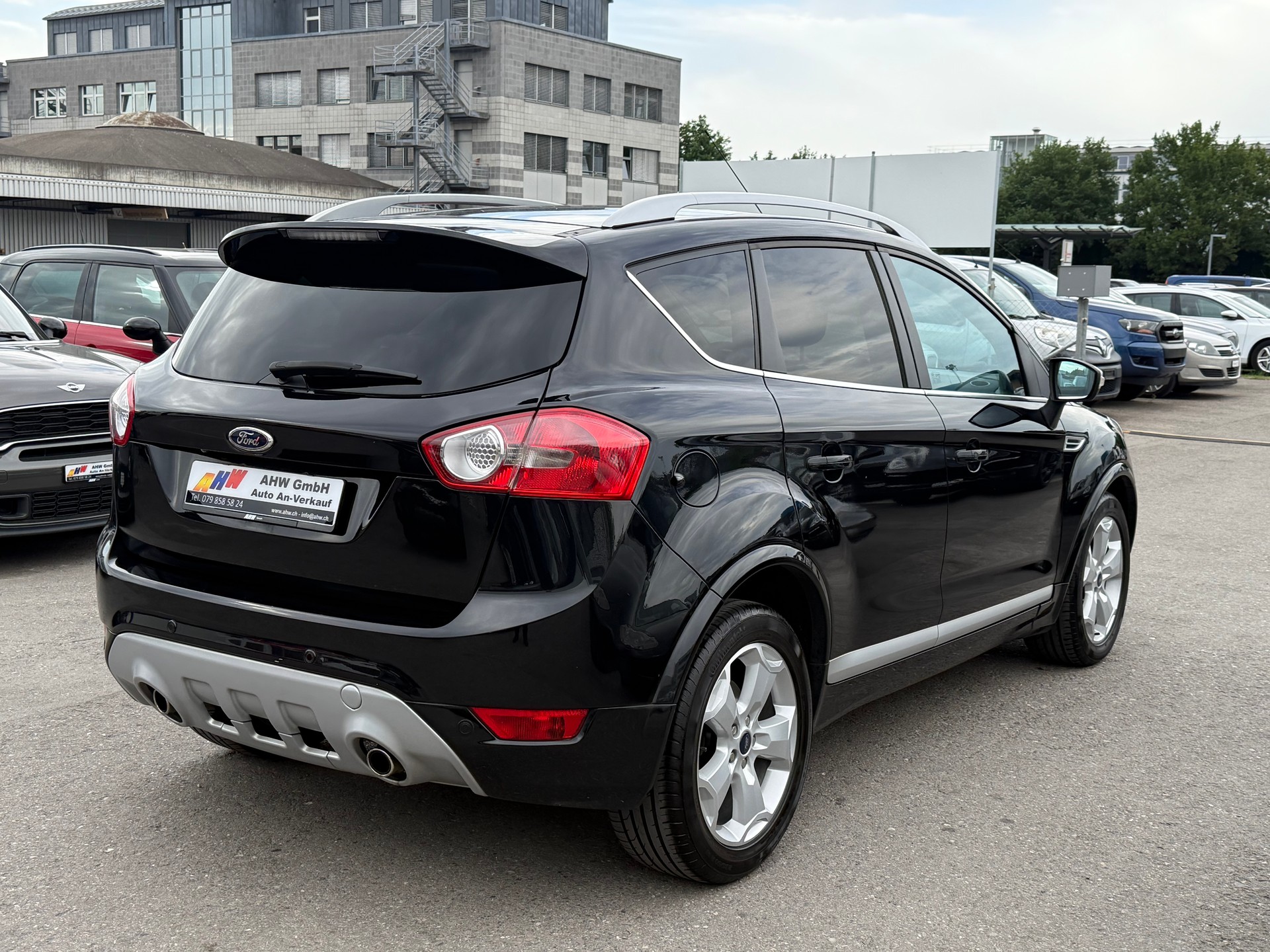 FORD Kuga 2.5 Turbo Titanium 4WD Automatic / Frisch ab MFK / Sportpaket / Navi / Rückfahrkamera / 8-fach Alu-image-3