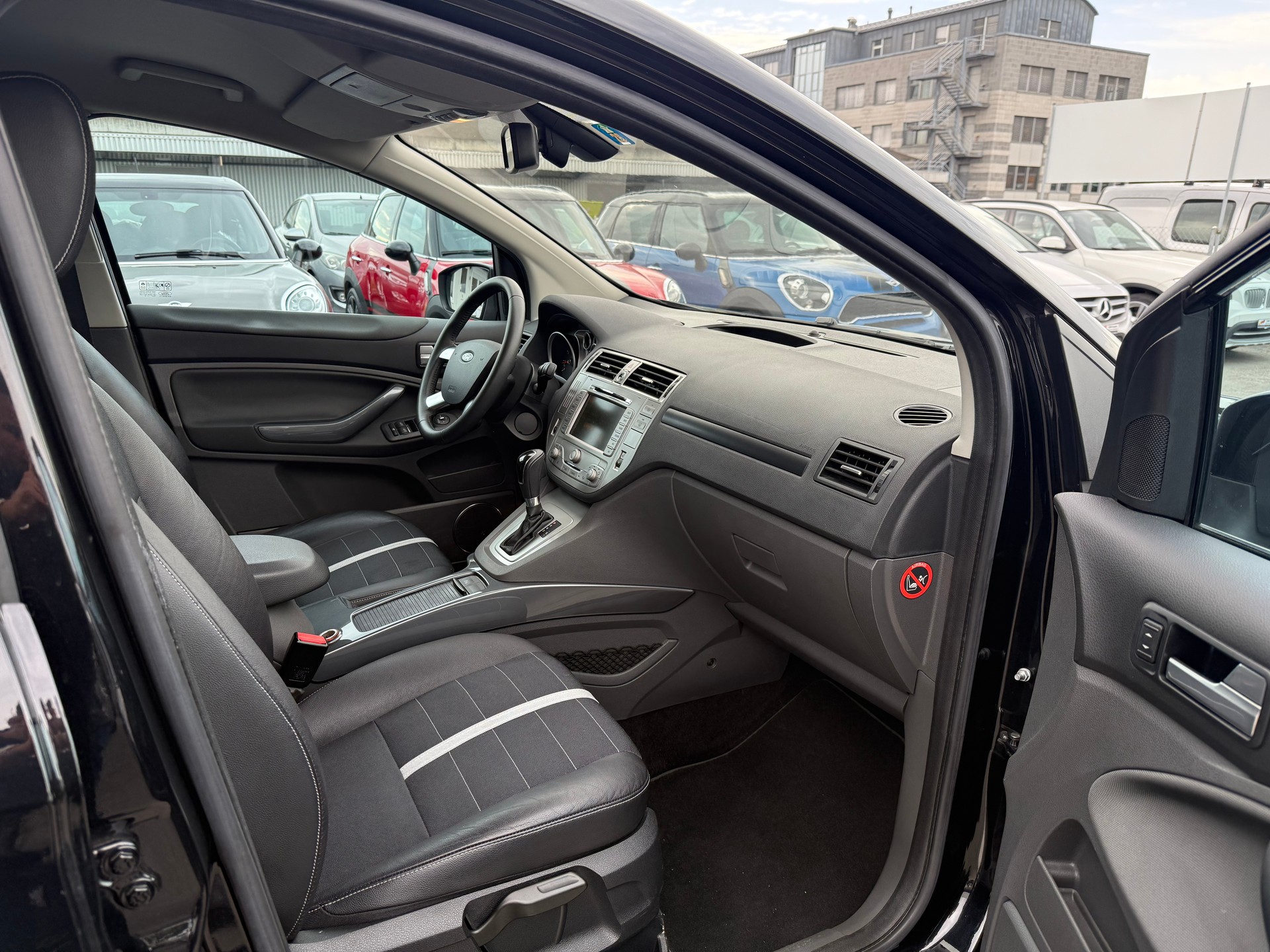 FORD Kuga 2.5 Turbo Titanium 4WD Automatic / Frisch ab MFK / Sportpaket / Navi / Rückfahrkamera / 8-fach Alu-image-6