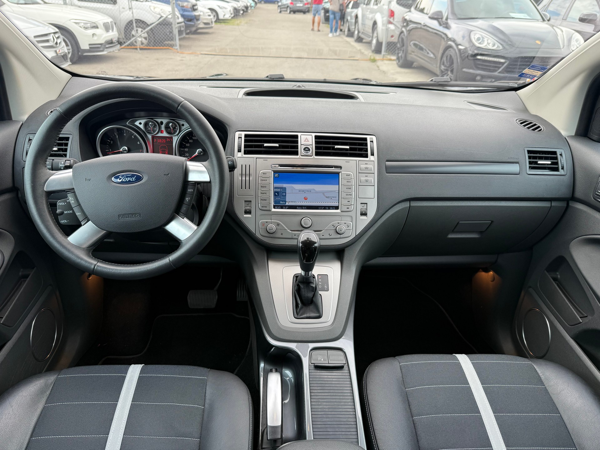 FORD Kuga 2.5 Turbo Titanium 4WD Automatic / Frisch ab MFK / Sportpaket / Navi / Rückfahrkamera / 8-fach Alu-image-7