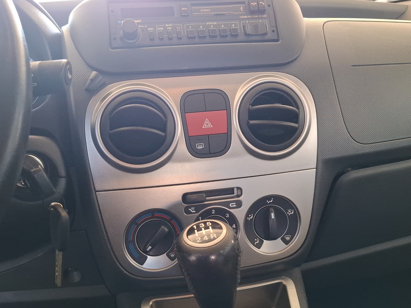 FIAT Qubo 1.4 Dynamic // MFK 24.02.2026 // 8-fach Aluminiumbereift-image-13