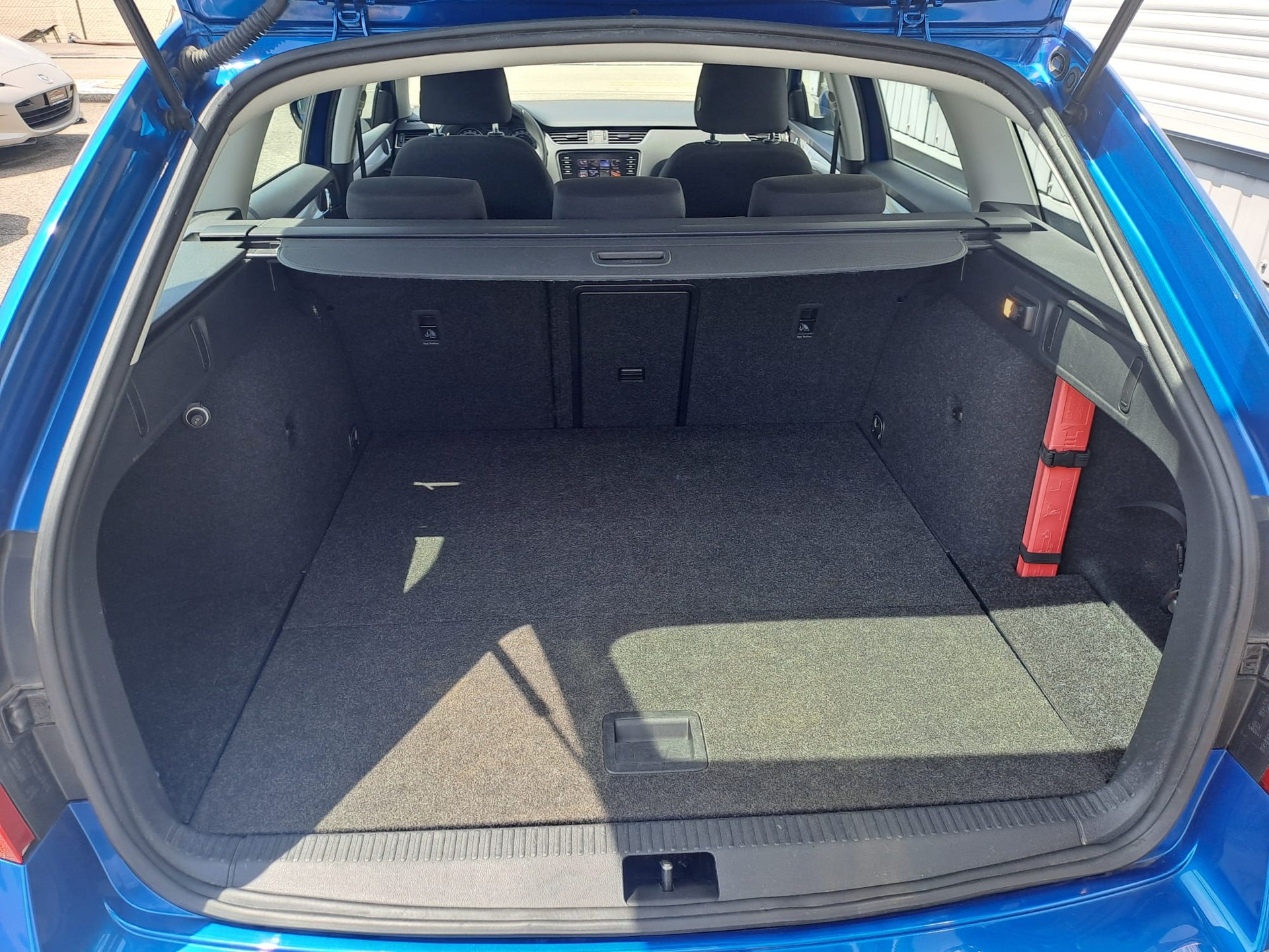 SKODA Octavia Combi 2.0 TDI Style DSG-image-8