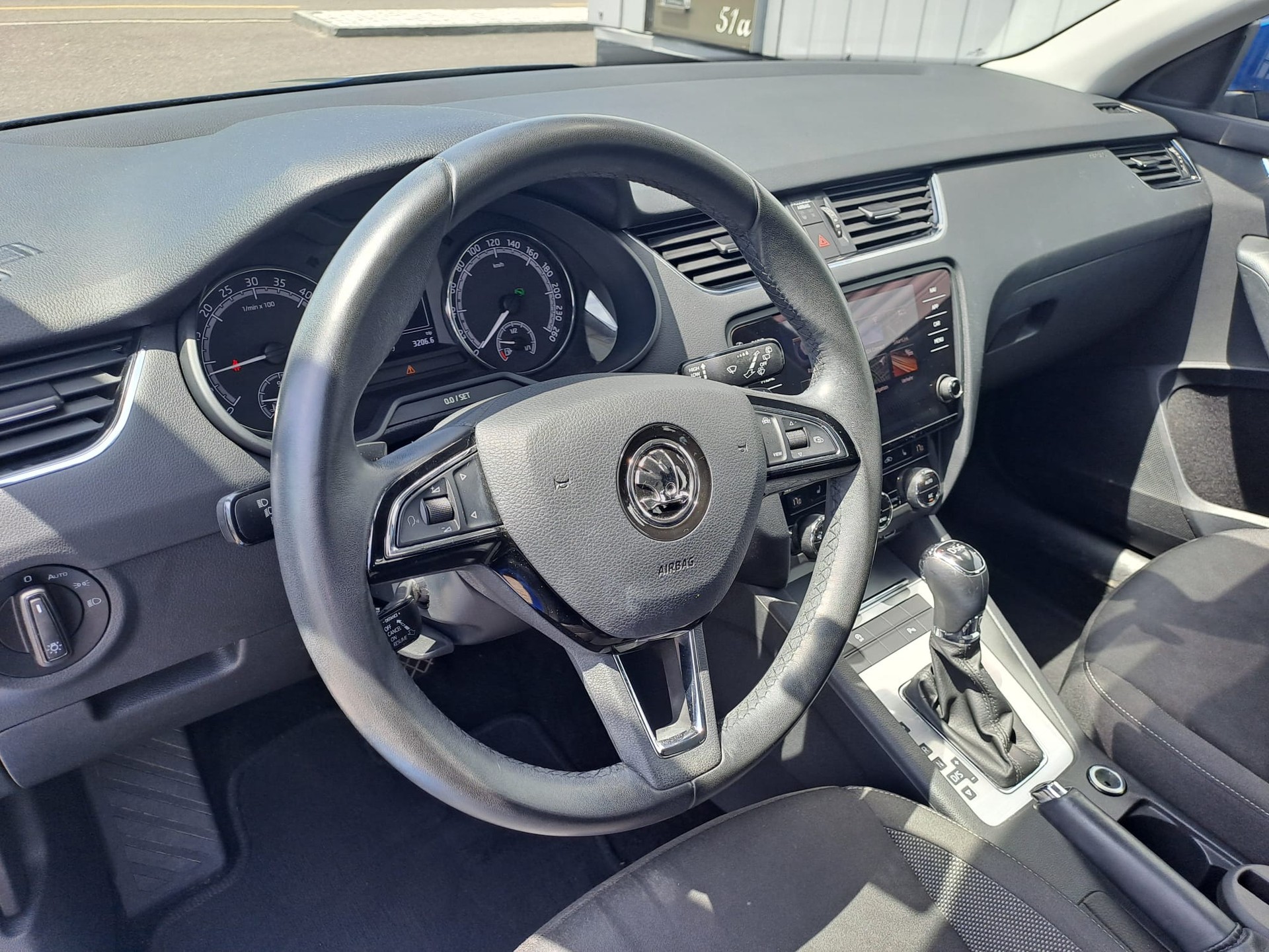 SKODA Octavia Combi 2.0 TDI Style DSG-image-11