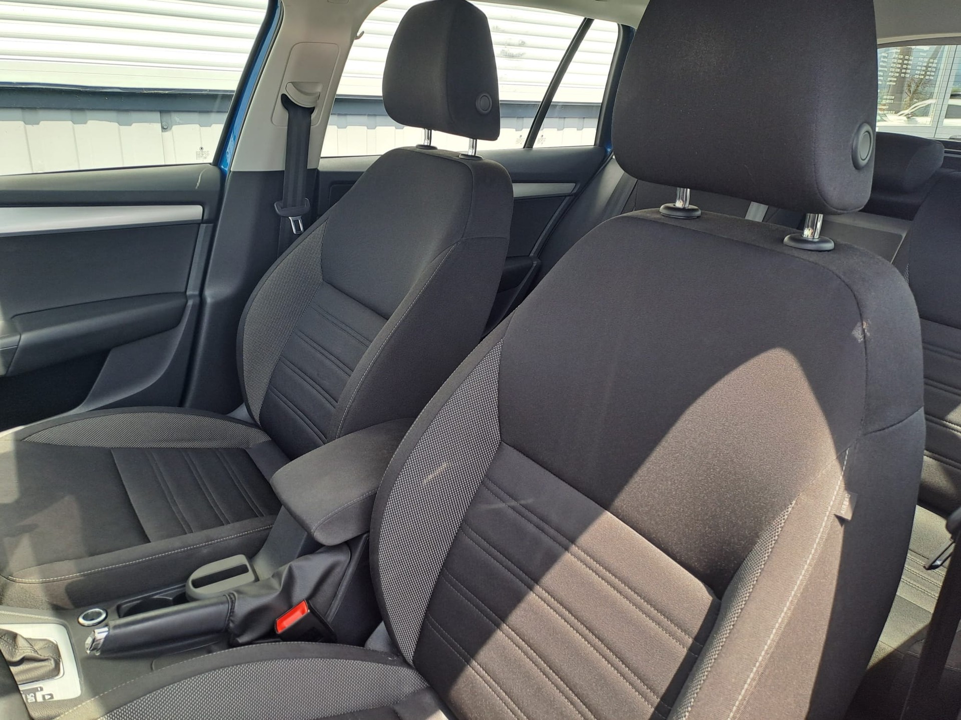 SKODA Octavia Combi 2.0 TDI Style DSG-image-10