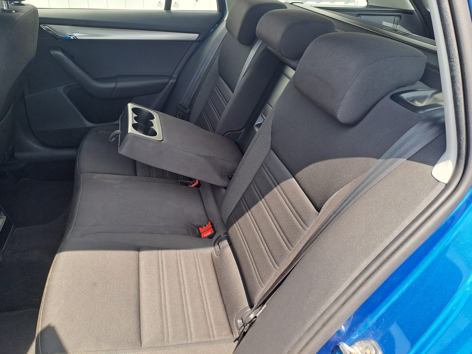 SKODA Octavia Combi 2.0 TDI Style DSG-image-9