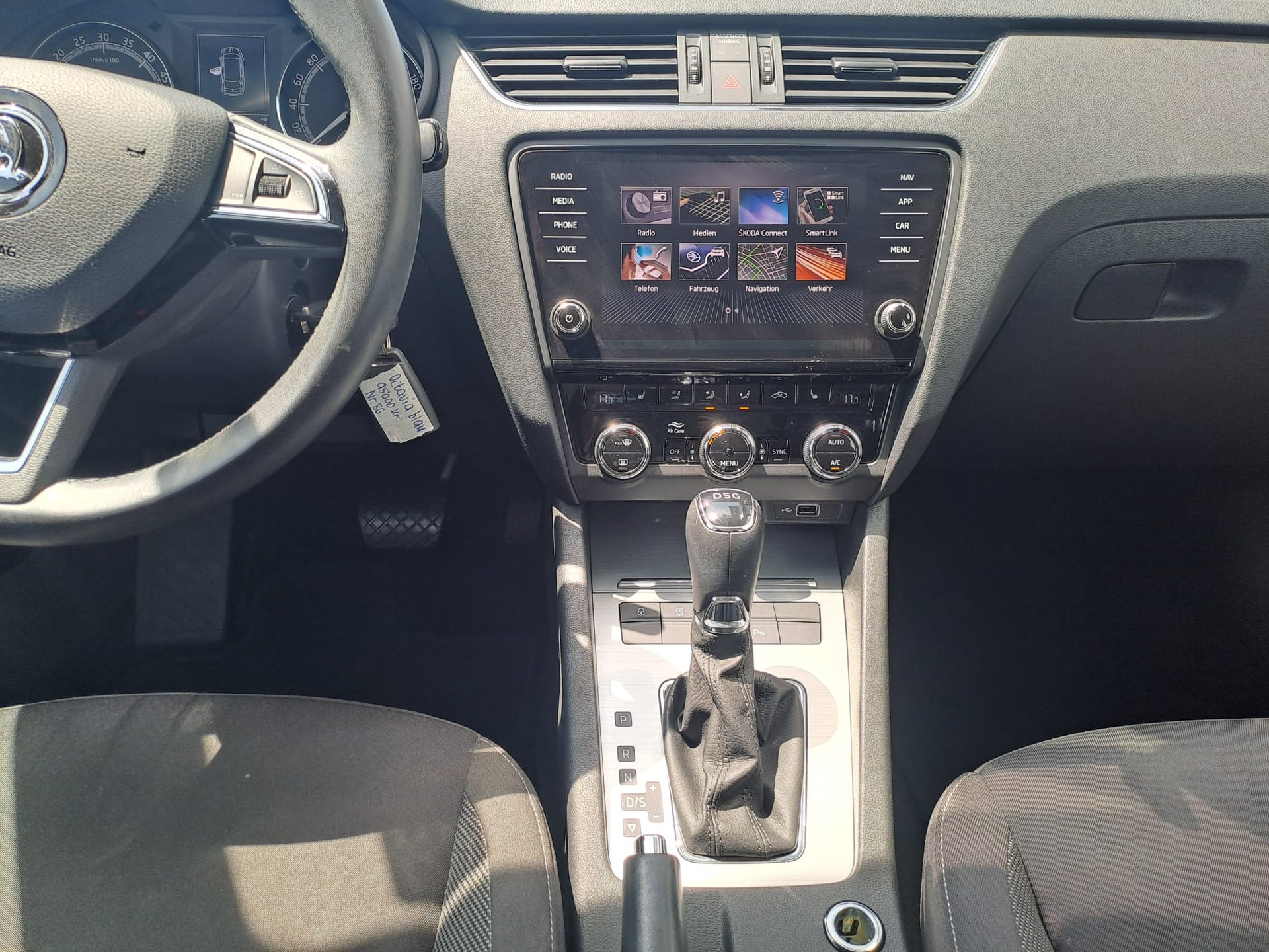 SKODA Octavia Combi 2.0 TDI Style DSG-image-12