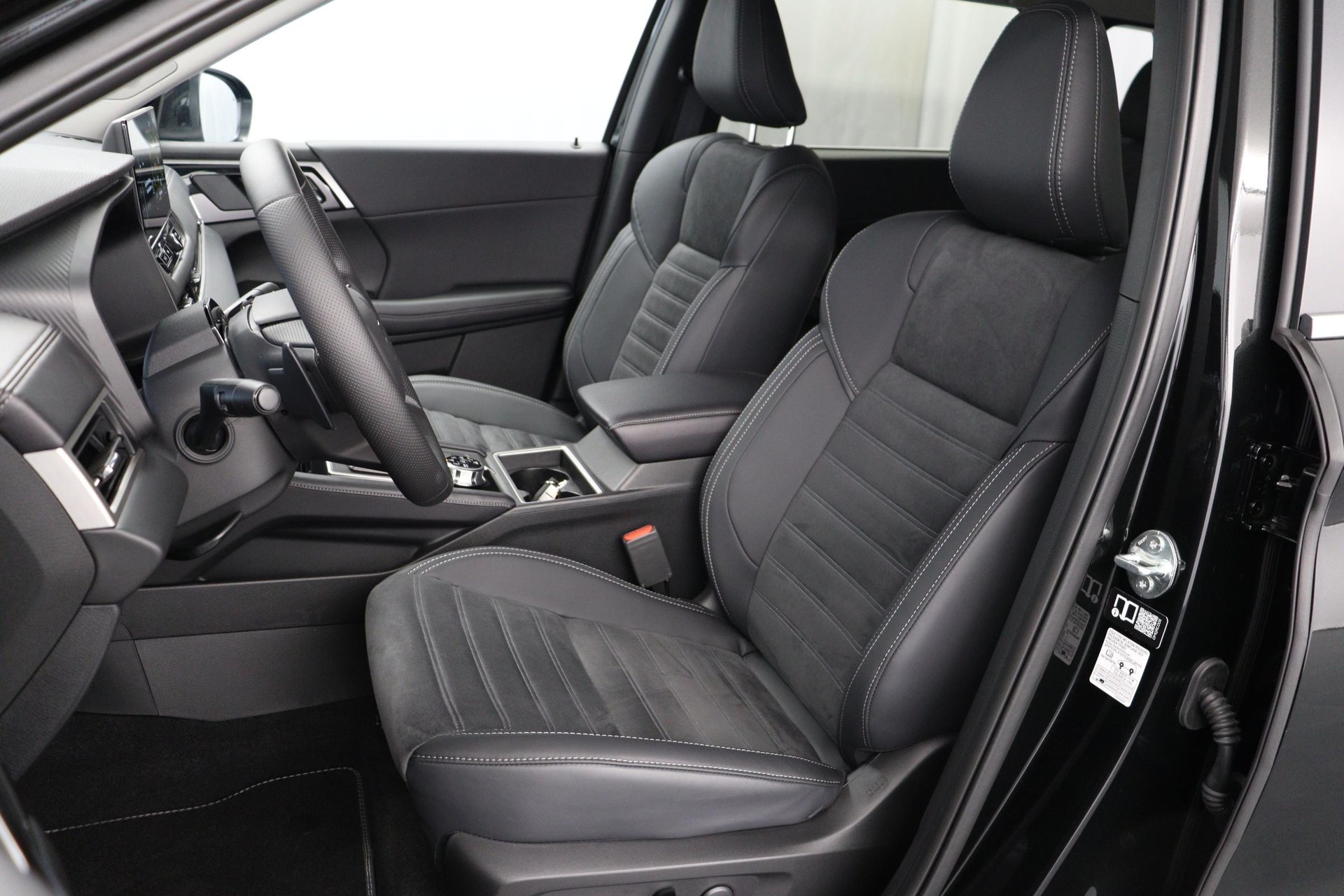 MITSUBISHI Outlander 2.4 PHEV Invite 4x4-showroom-element-2