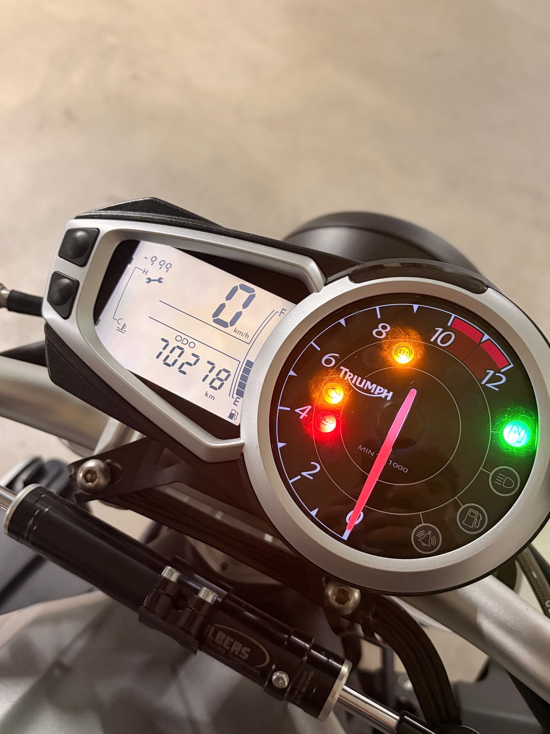 TRIUMPH Speed Triple 1050 ABS-image-6