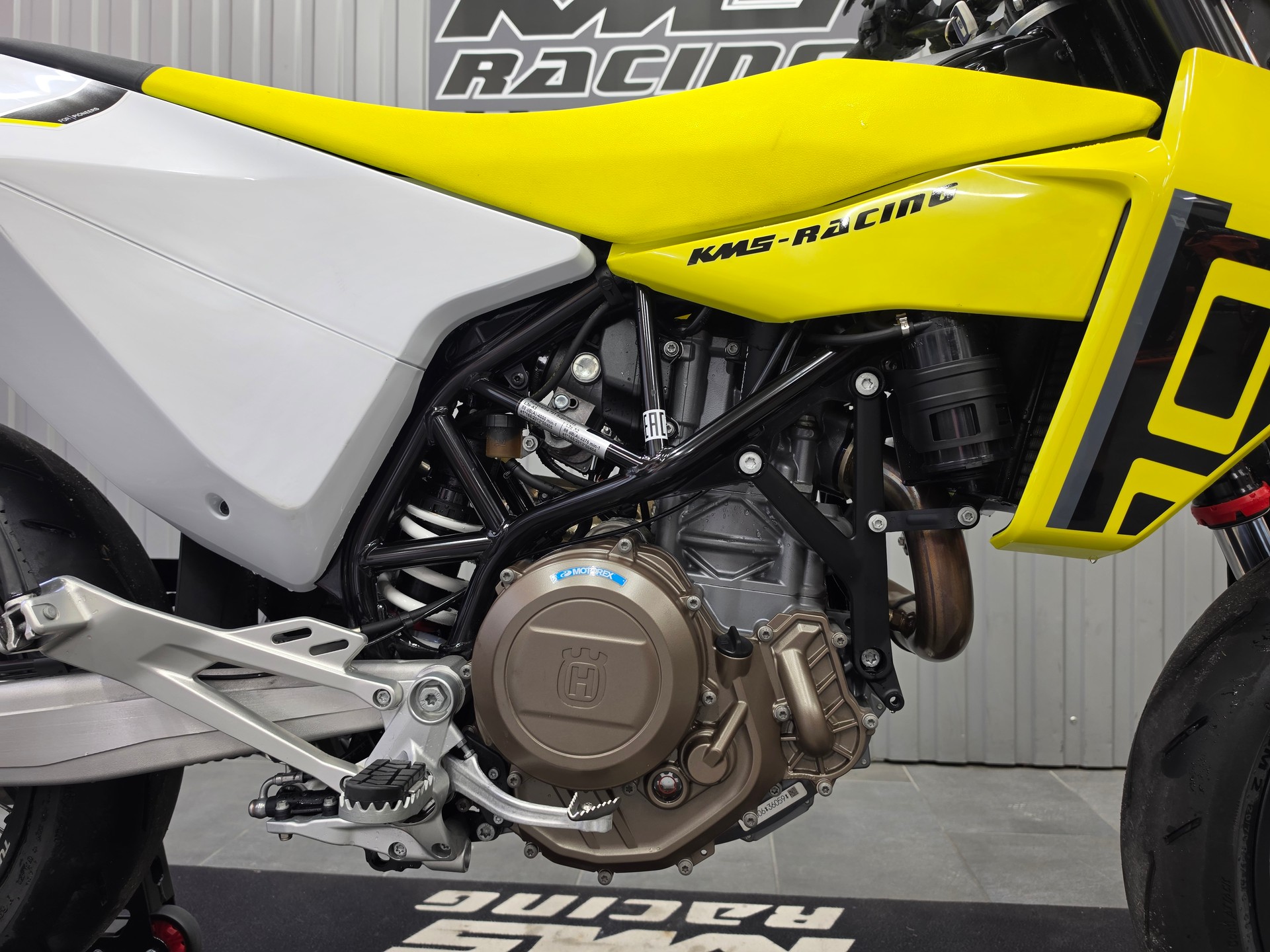 HUSQVARNA 701 Supermoto-image-3