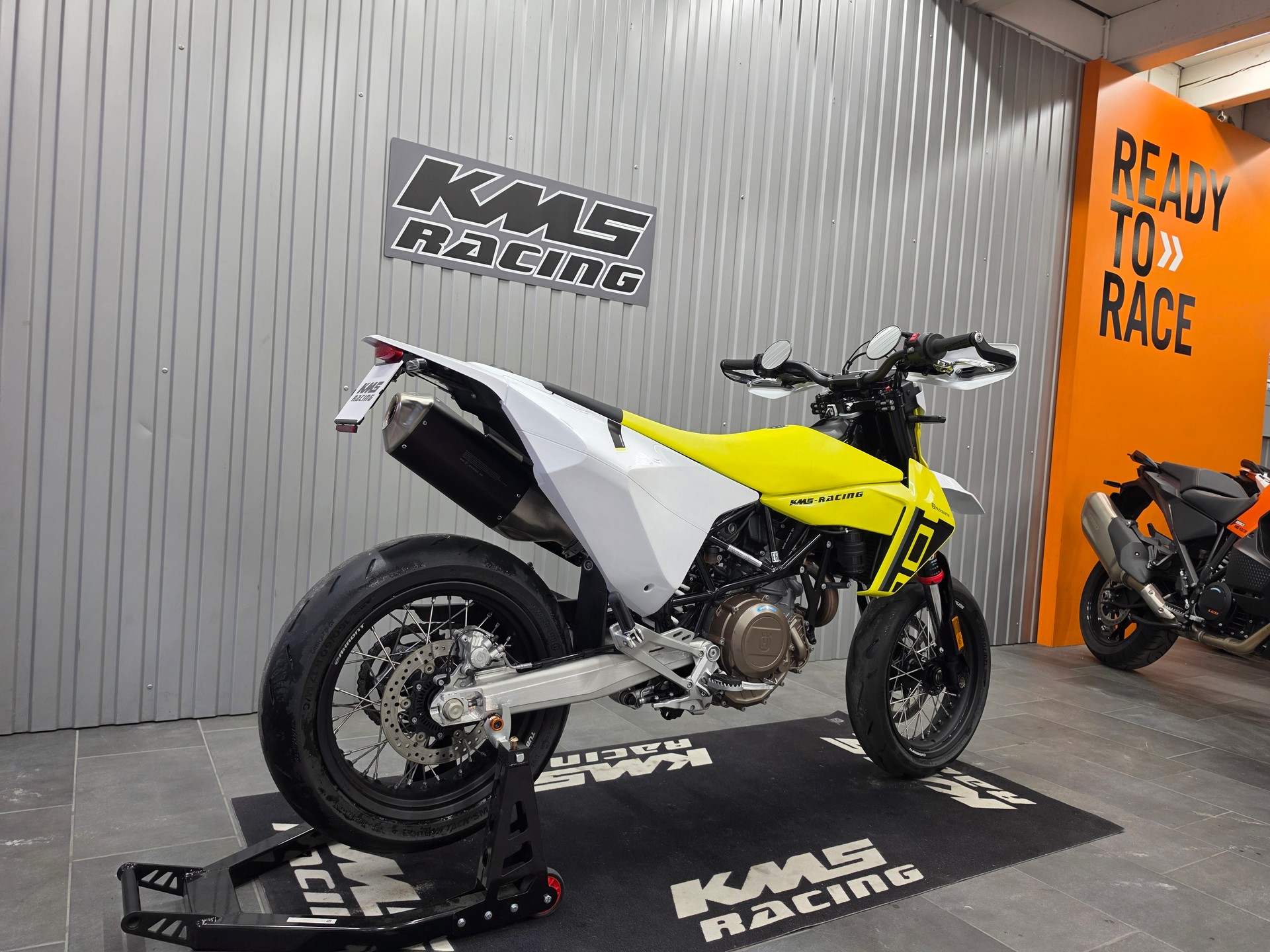 HUSQVARNA 701 Supermoto-image-1