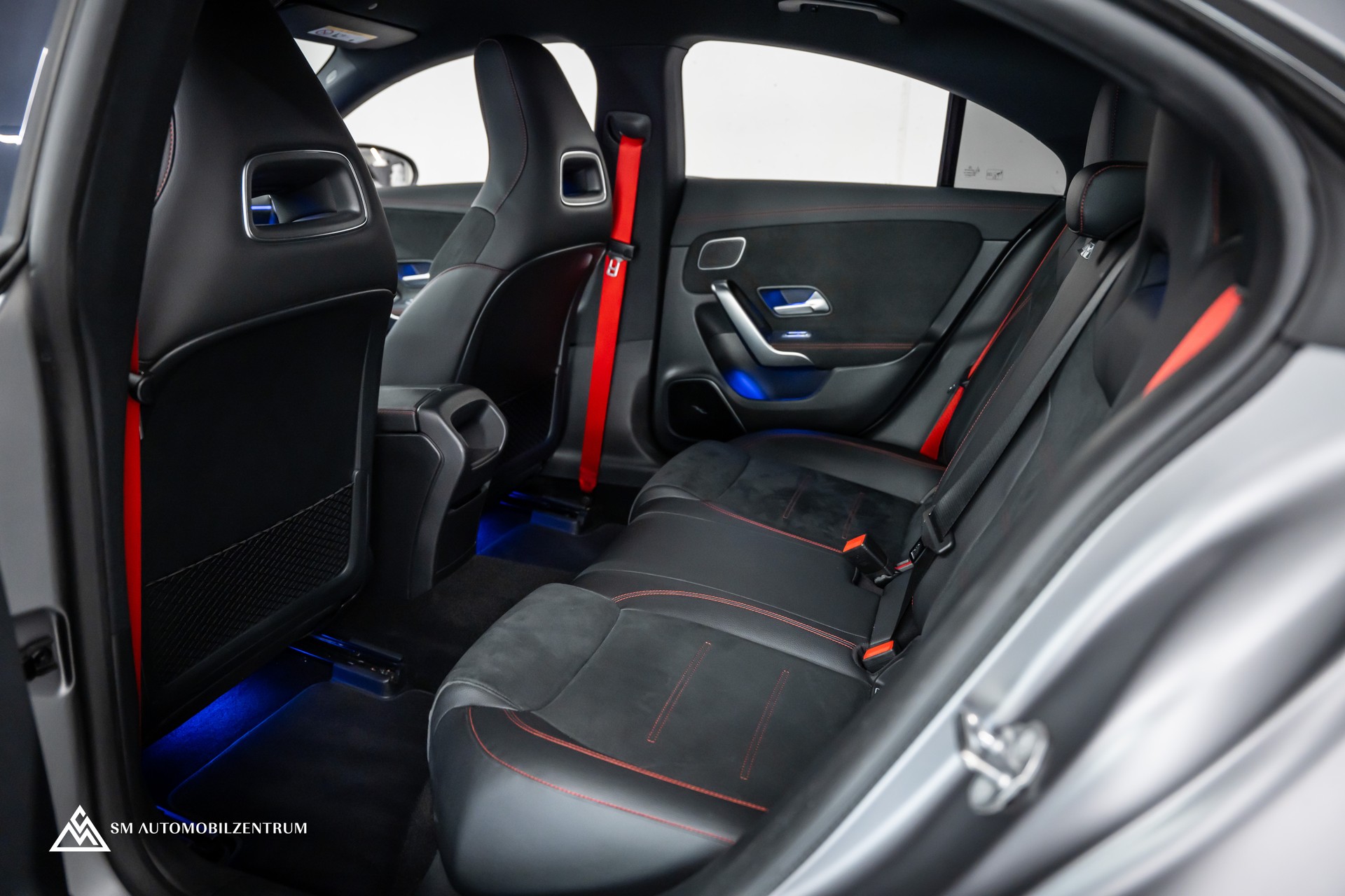 MERCEDES-BENZ CLA 45 S AMG 4matic+ / Aeropaket / Designo Magno / 360° / Head-Up / Burmester-image-18