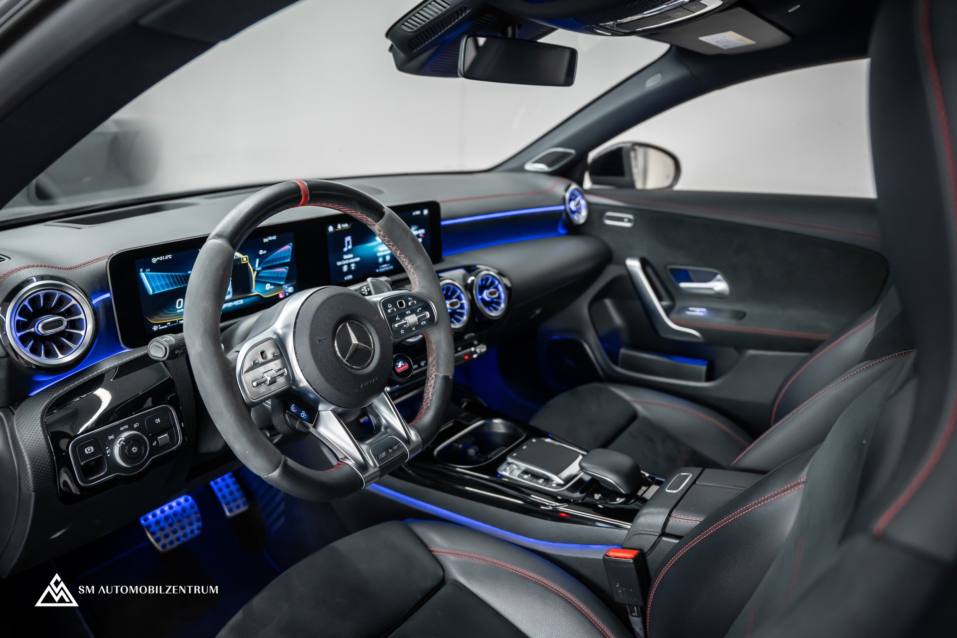 MERCEDES-BENZ CLA 45 S AMG 4matic+ / Aeropaket / Designo Magno / 360° / Head-Up / Burmester-image-15