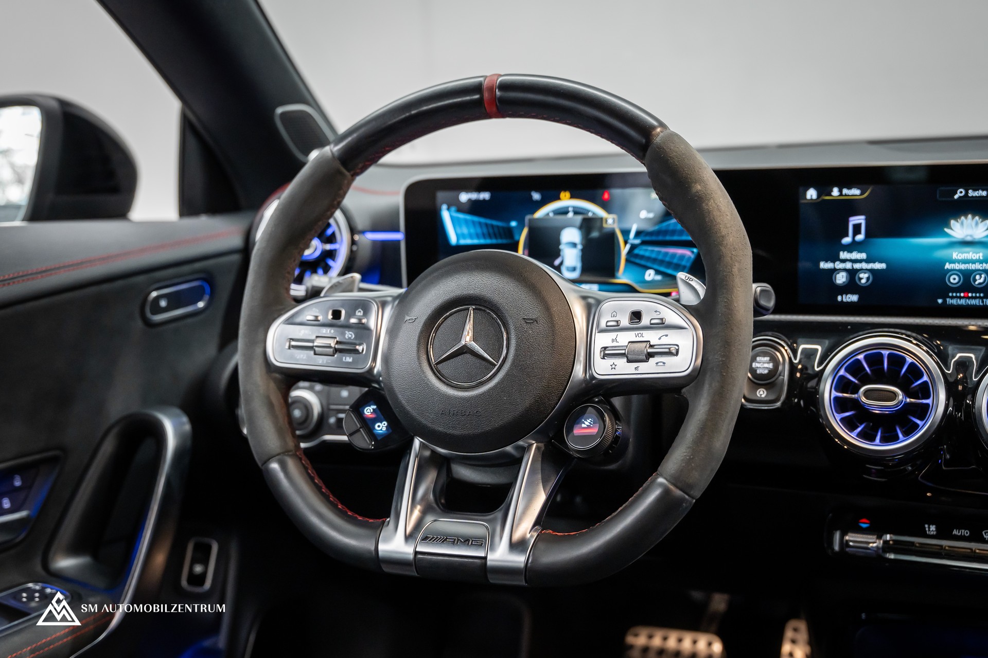 MERCEDES-BENZ CLA 45 S AMG 4matic+ / Aeropaket / Designo Magno / 360° / Head-Up / Burmester-image-14