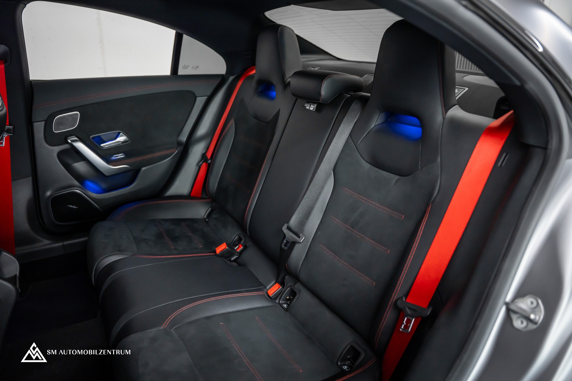 MERCEDES-BENZ CLA 45 S AMG 4matic+ / Aeropaket / Designo Magno / 360° / Head-Up / Burmester-image-19