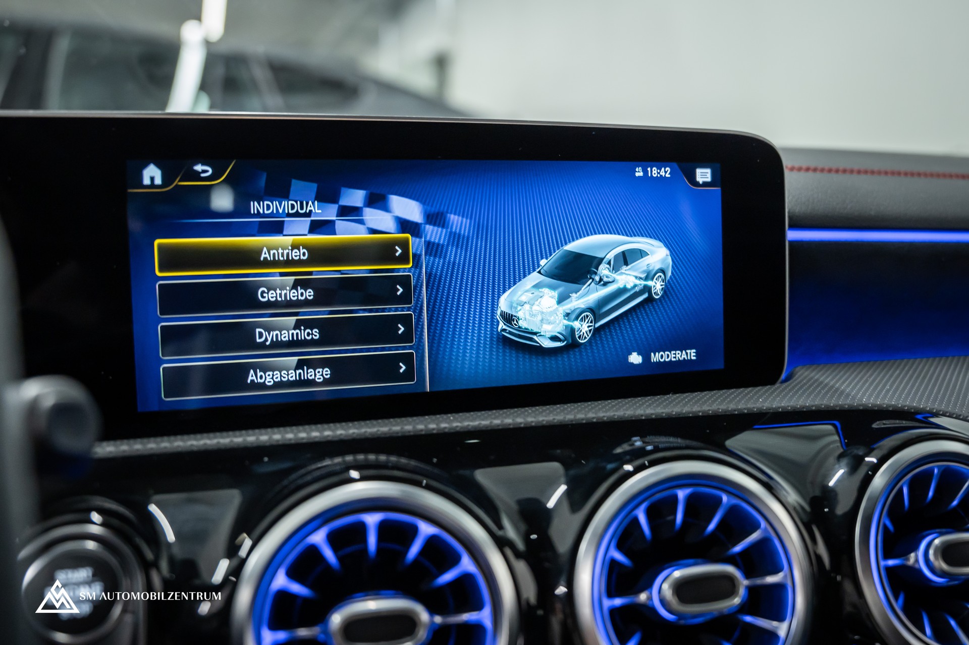 MERCEDES-BENZ CLA 45 S AMG 4matic+ / Aeropaket / Designo Magno / 360° / Head-Up / Burmester-image-32