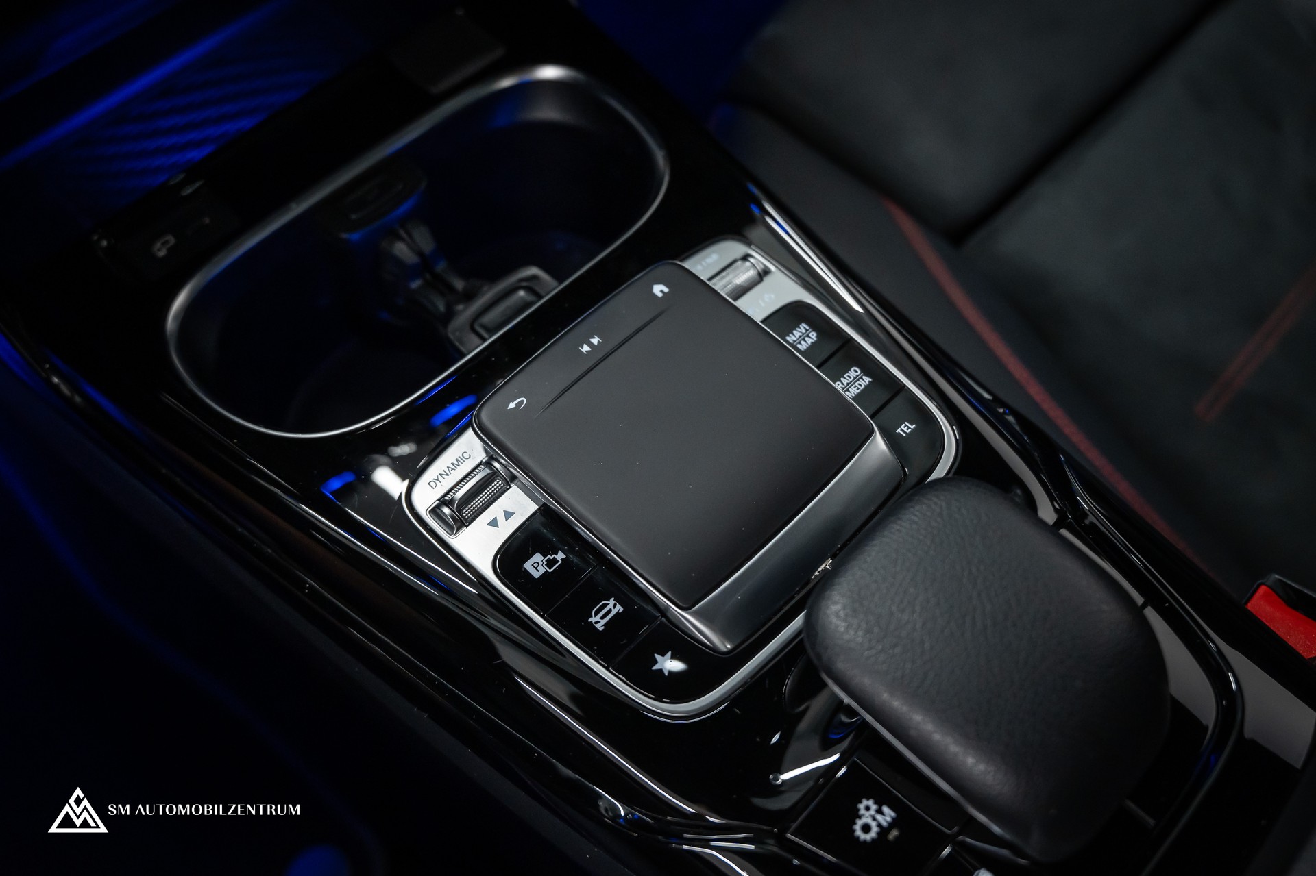 MERCEDES-BENZ CLA 45 S AMG 4matic+ / Aeropaket / Designo Magno / 360° / Head-Up / Burmester-image-27