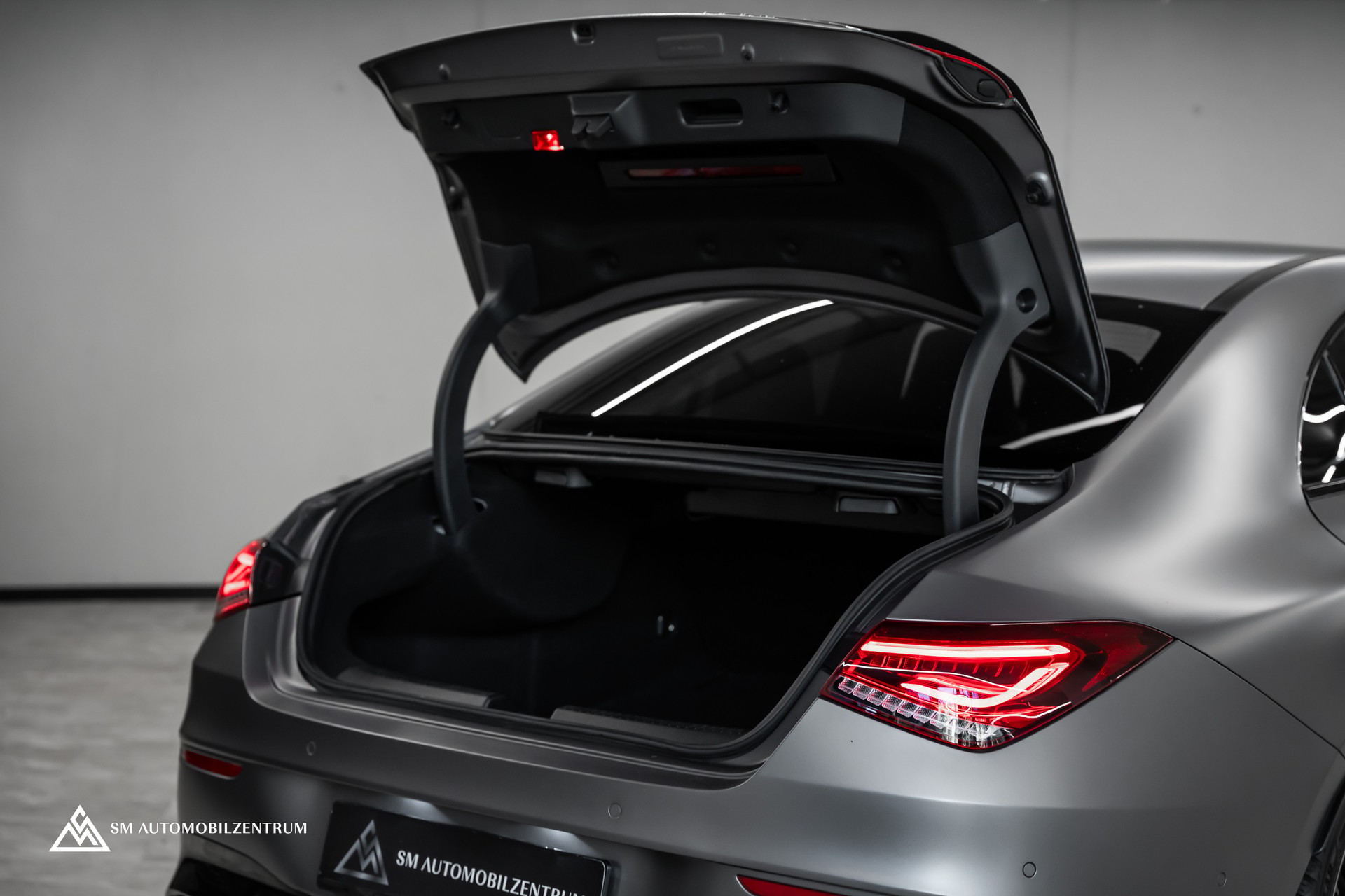 MERCEDES-BENZ CLA 45 S AMG 4matic+ / Aeropaket / Designo Magno / 360° / Head-Up / Burmester-image-9