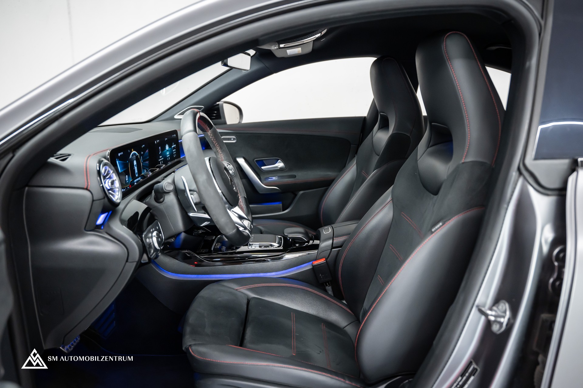 MERCEDES-BENZ CLA 45 S AMG 4matic+ / Aeropaket / Designo Magno / 360° / Head-Up / Burmester-image-16