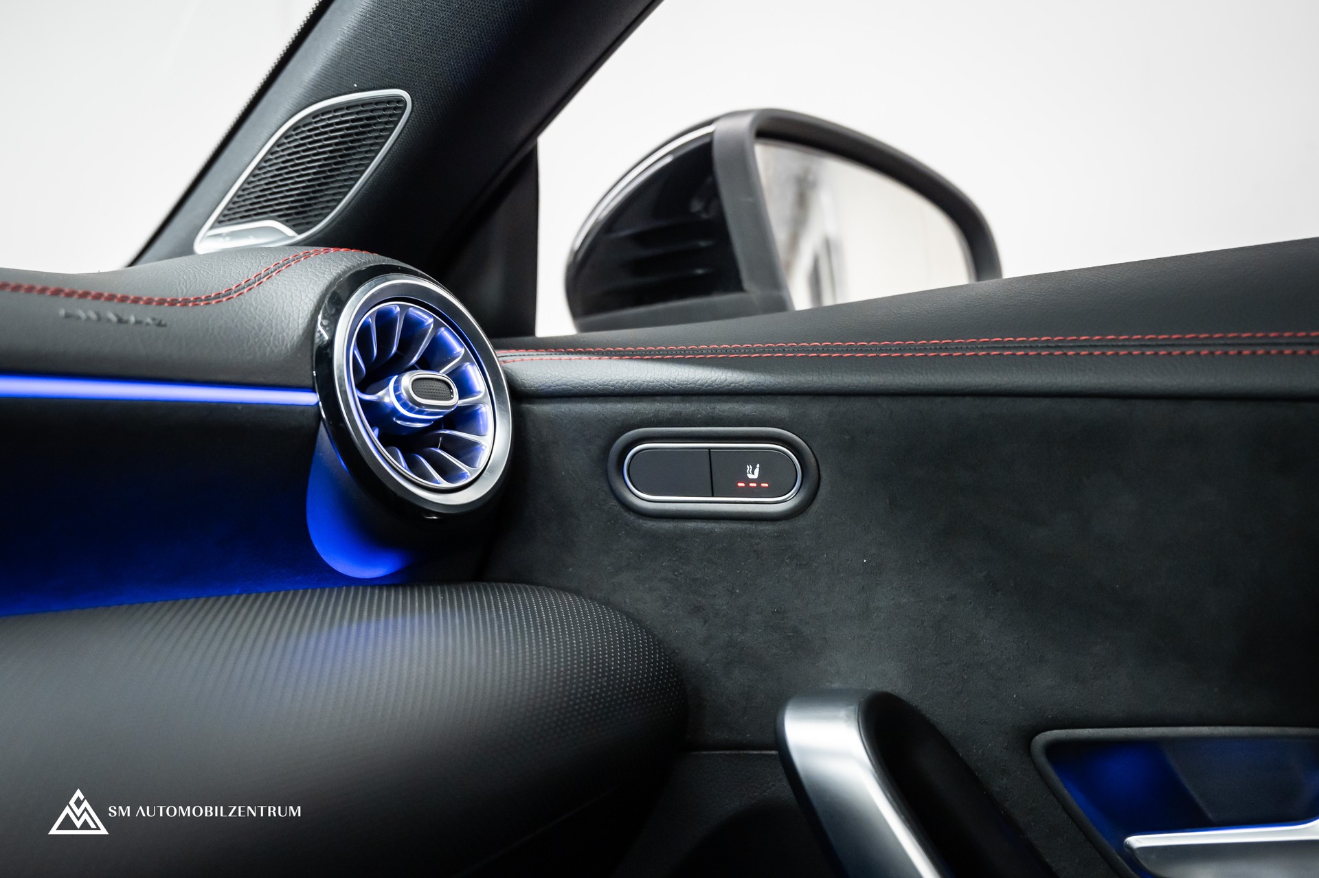 MERCEDES-BENZ CLA 45 S AMG 4matic+ / Aeropaket / Designo Magno / 360° / Head-Up / Burmester-image-34