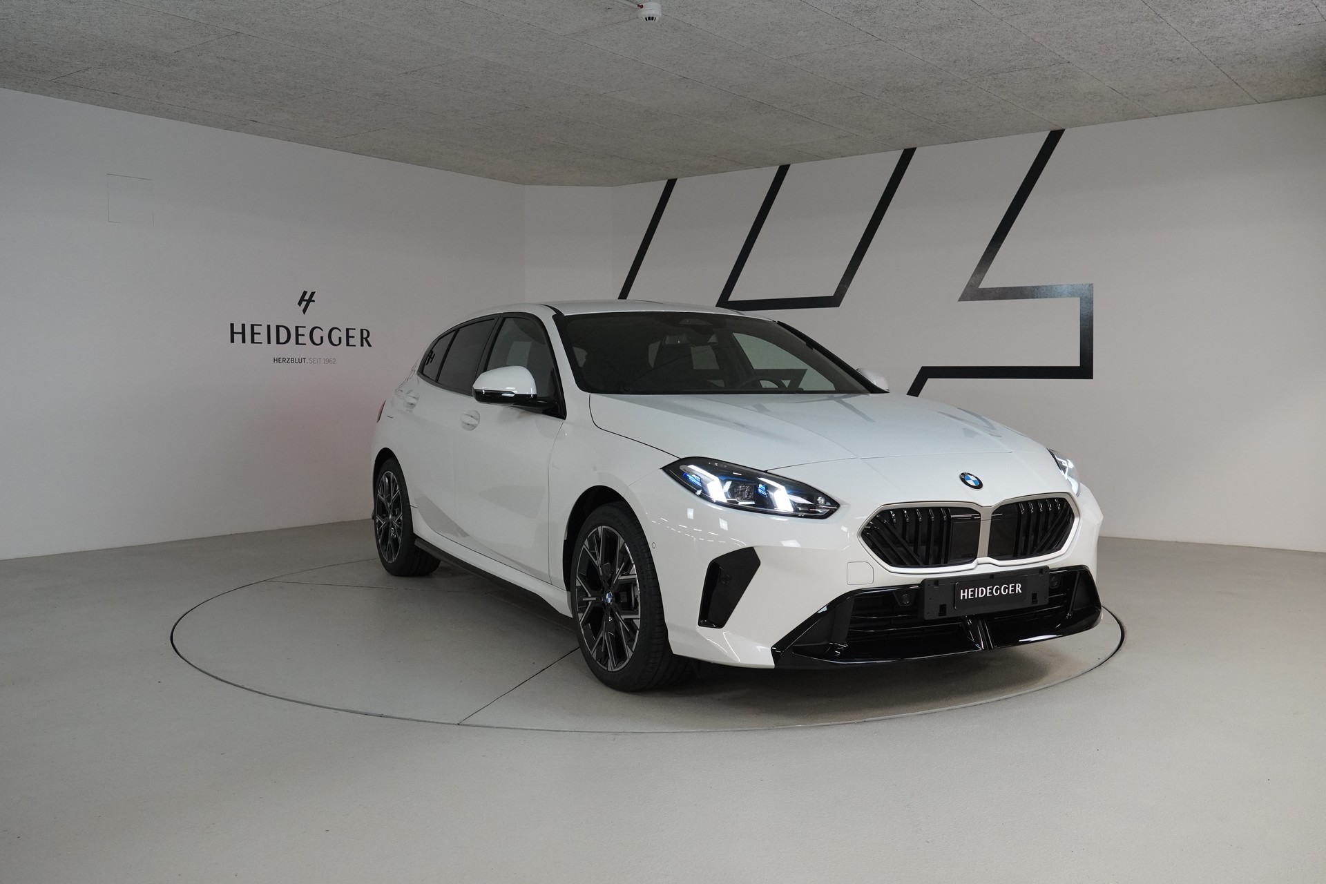 BMW 116 Steptronic M Sport-showroom-element-2