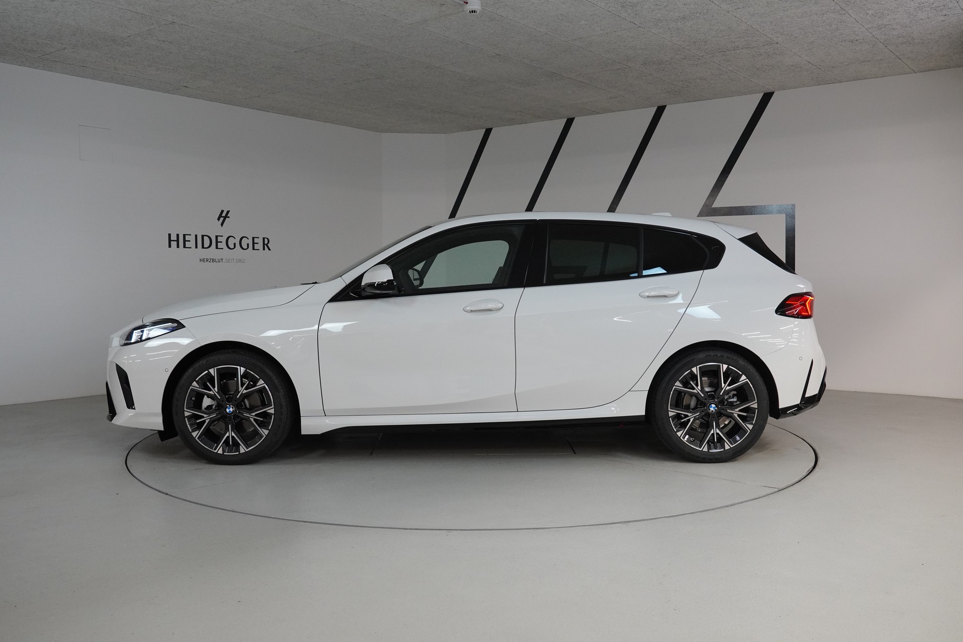 BMW 116 Steptronic M Sport-showroom-element-3