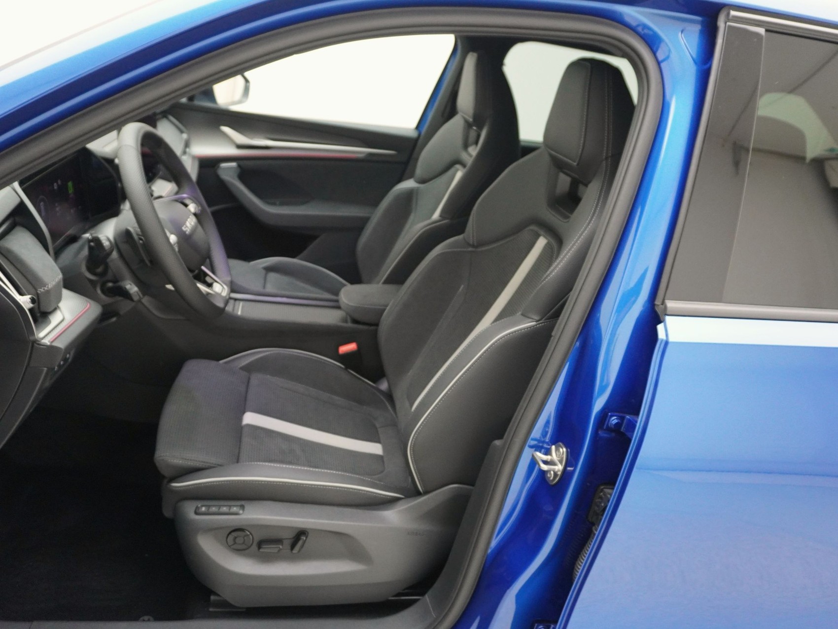 SKODA Kodiaq 2.0 TSI SportLine-image-12