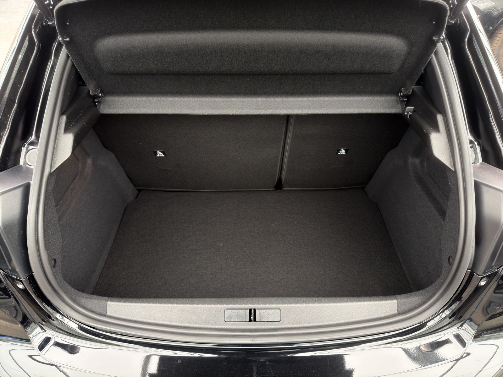 PEUGEOT 208 1.2 MHEV 110 Allure - NAVI - Rückfahrkamera-image-13