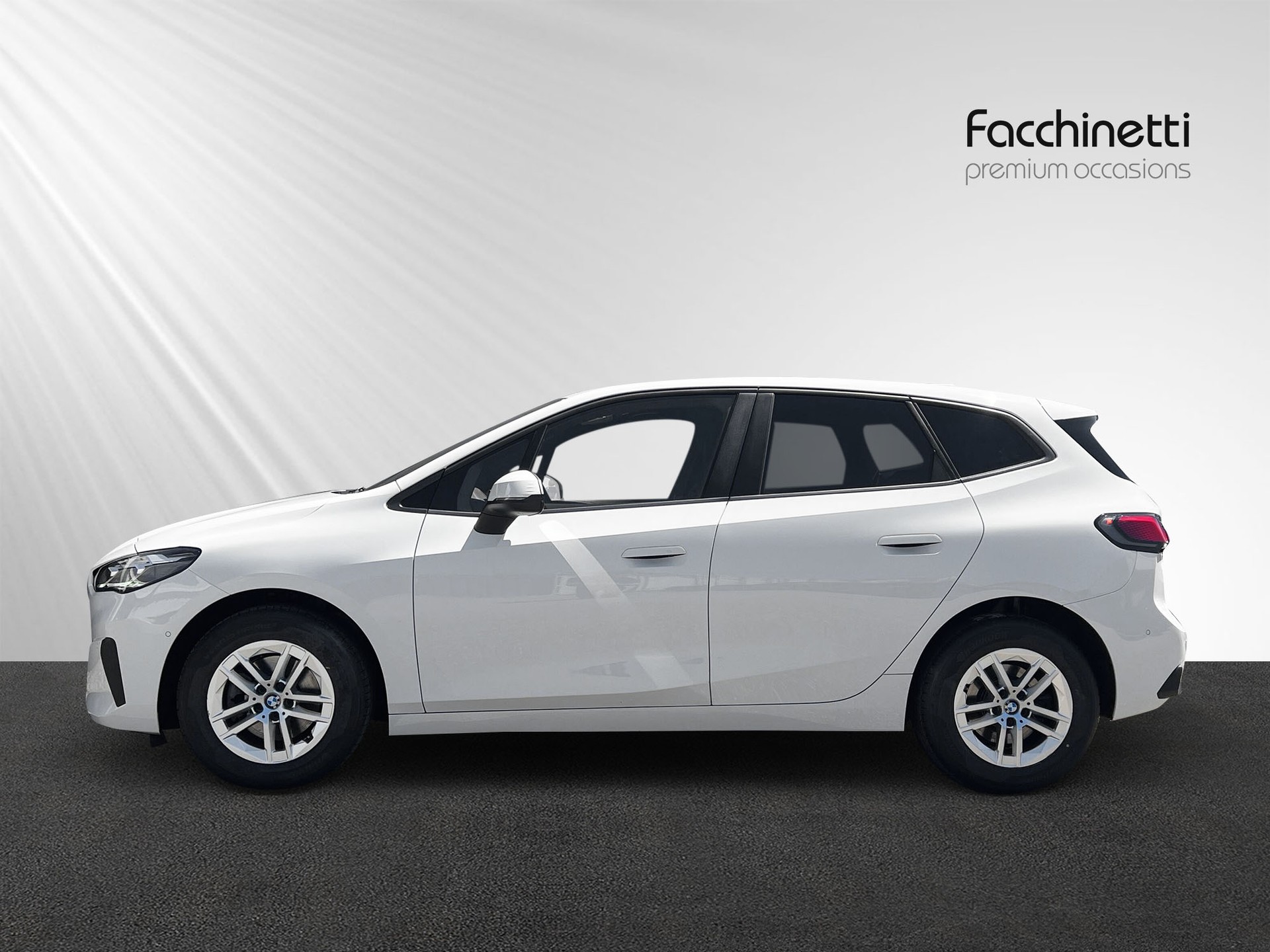 BMW 218d Active Tourer DKG-showroom-element-1
