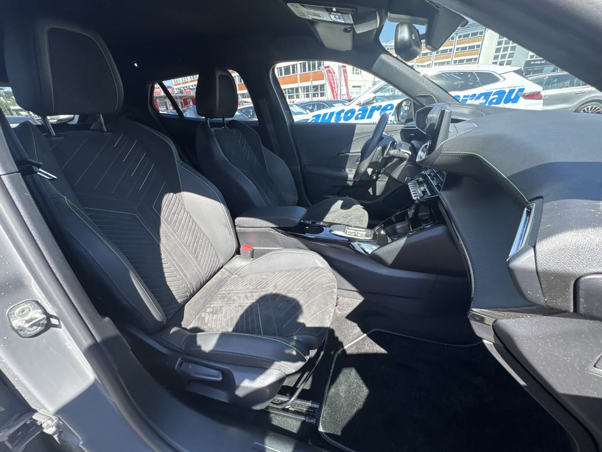 PEUGEOT 2008 1.2 PureTech GT Automat-image-12