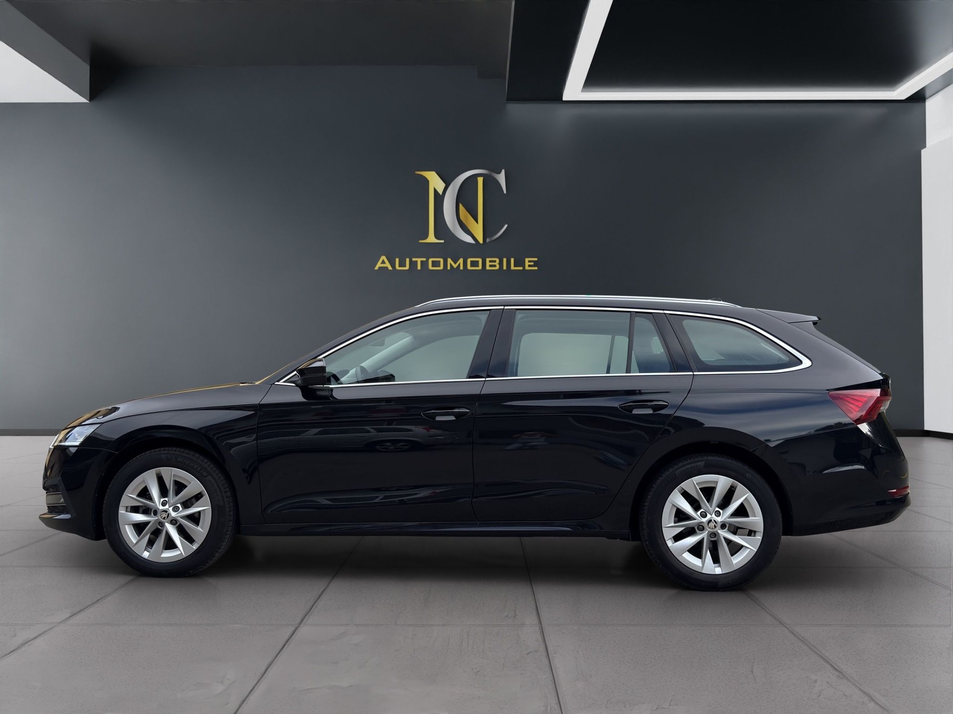 SKODA Octavia Combi 2.0 TDI DSG Style-showroom-element-2