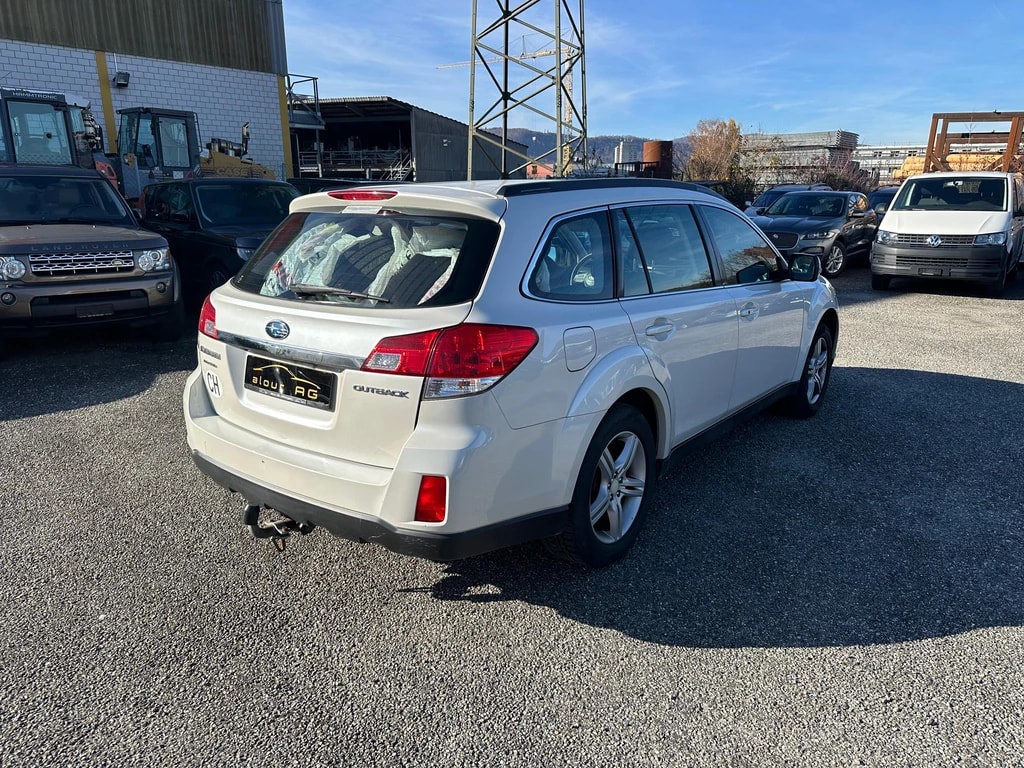SUBARU Outback 3.6R Executive AWD Automatic-image-4