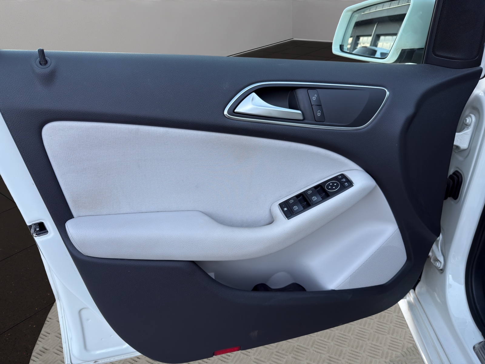 MERCEDES-BENZ B 200 7G-DCT-image-11