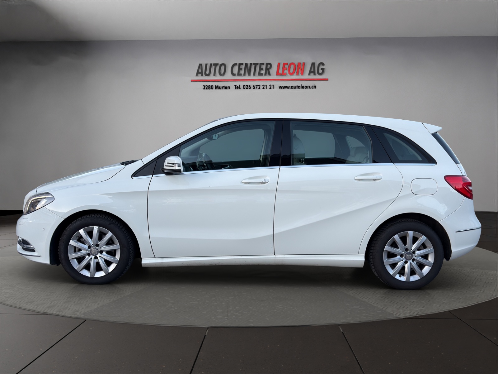 MERCEDES-BENZ B 200 7G-DCT-showroom-element-2