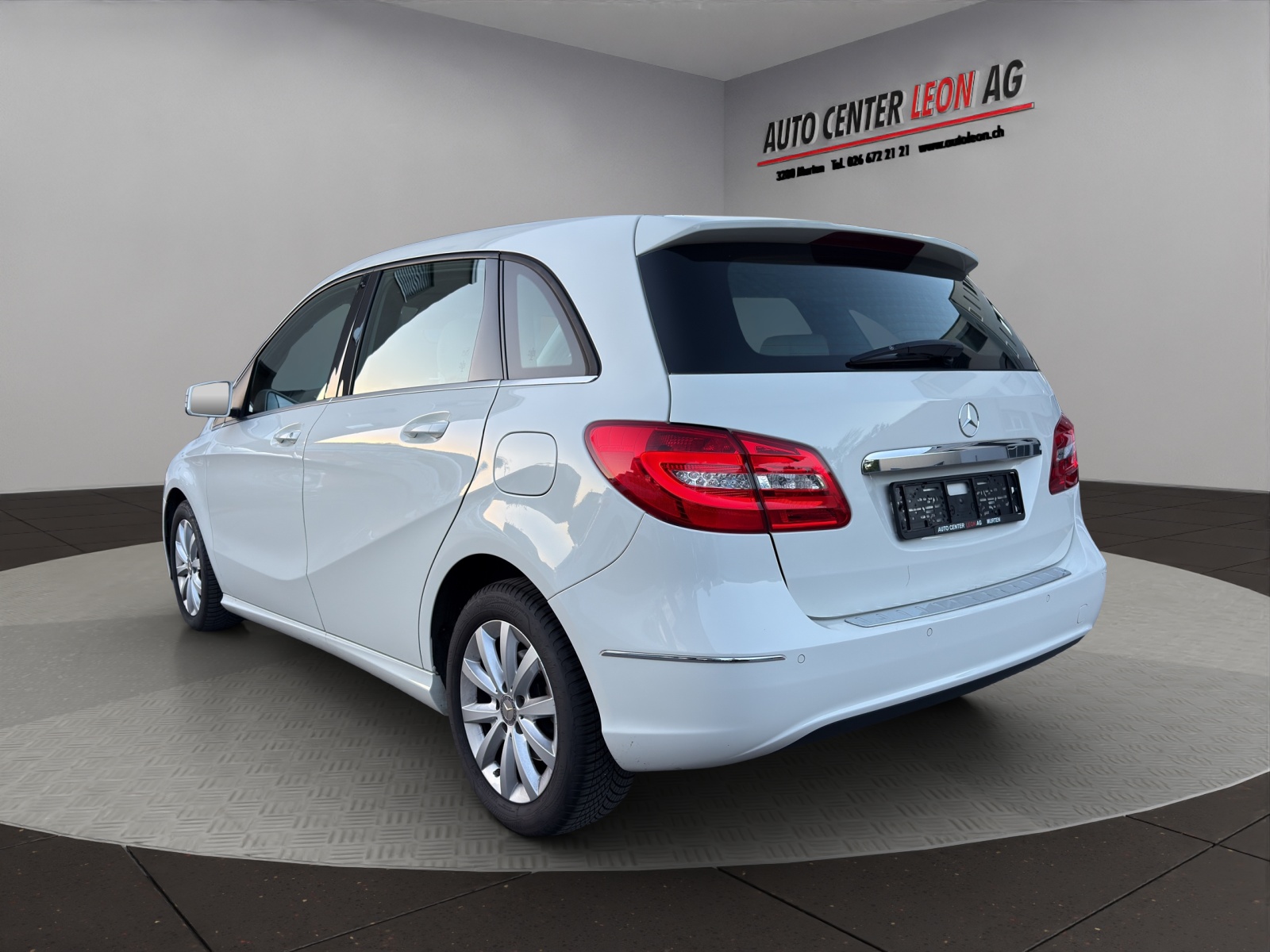 MERCEDES-BENZ B 200 7G-DCT-showroom-element-3