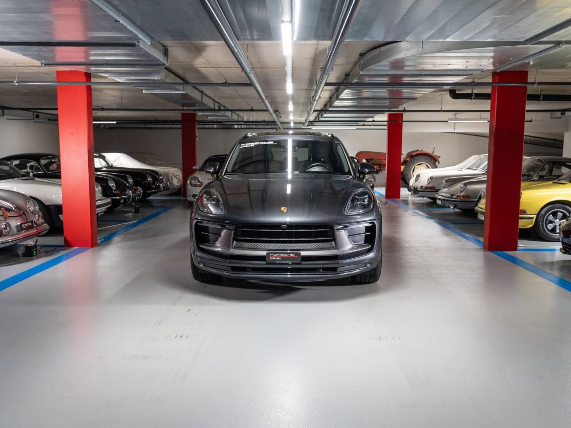 PORSCHE Macan T-showroom-element-1