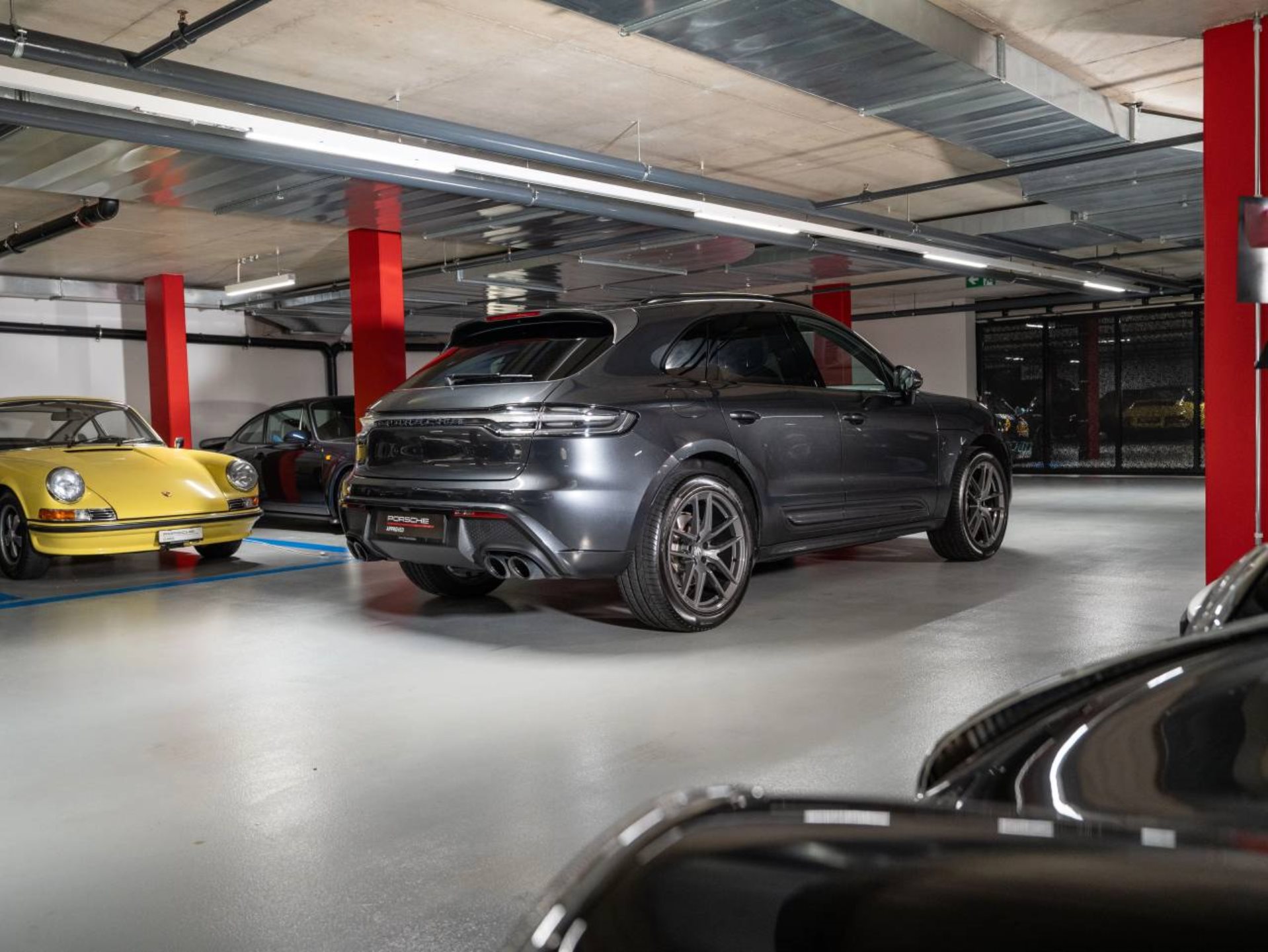 PORSCHE Macan T-showroom-element-3