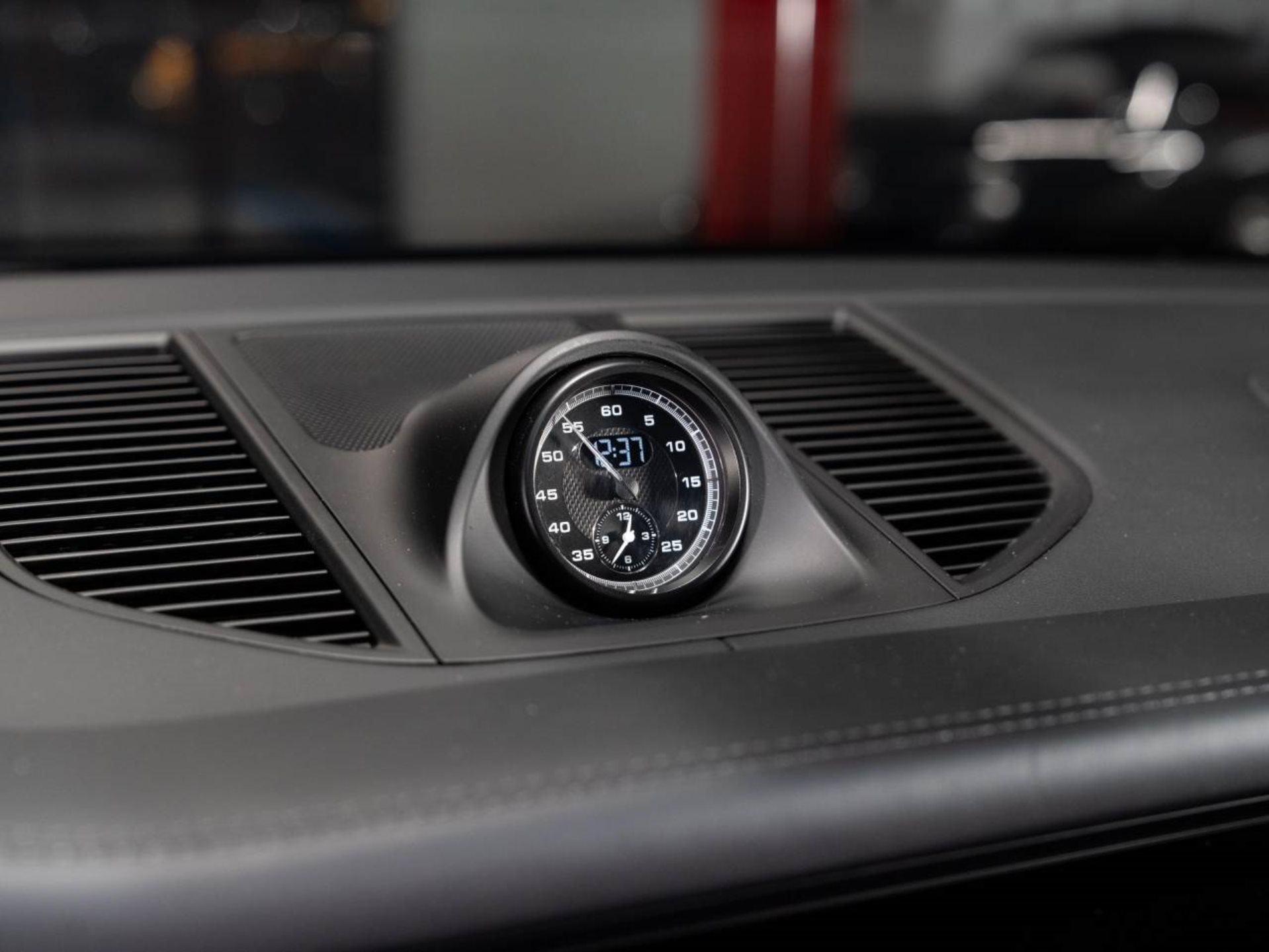 PORSCHE Macan T-image-15