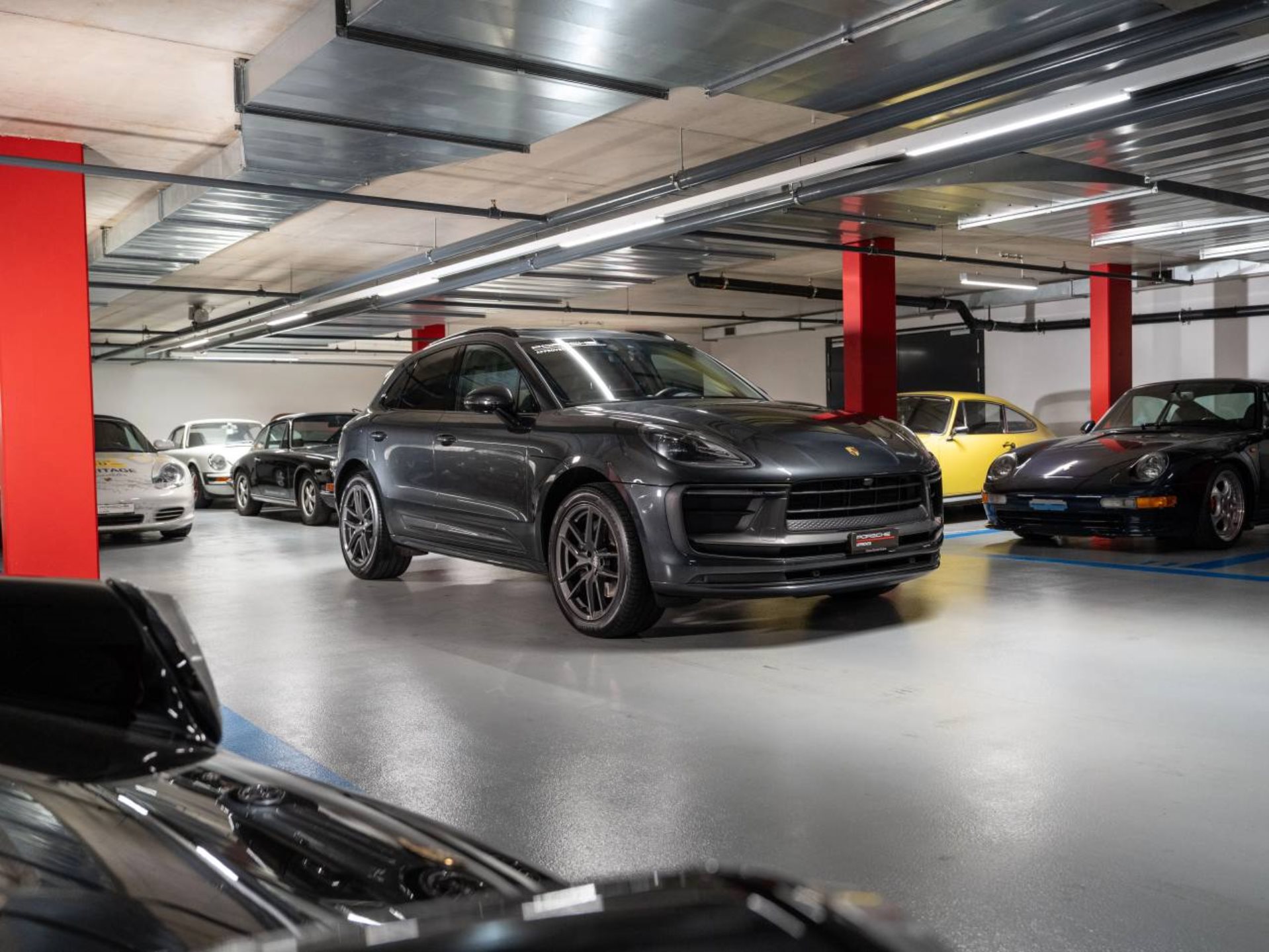 PORSCHE Macan T-showroom-element-2