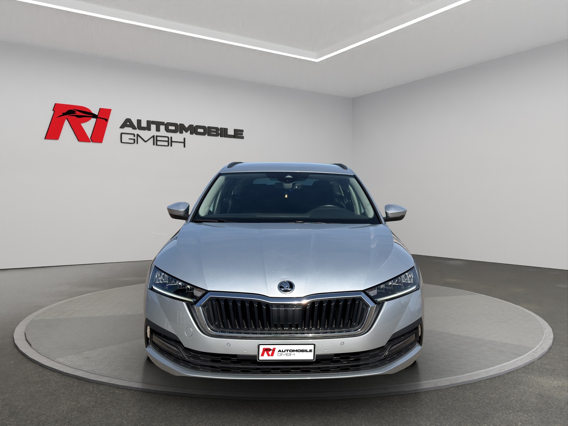 SKODA Octavia Combi 2.0 TDI DSG Style-showroom-element-1