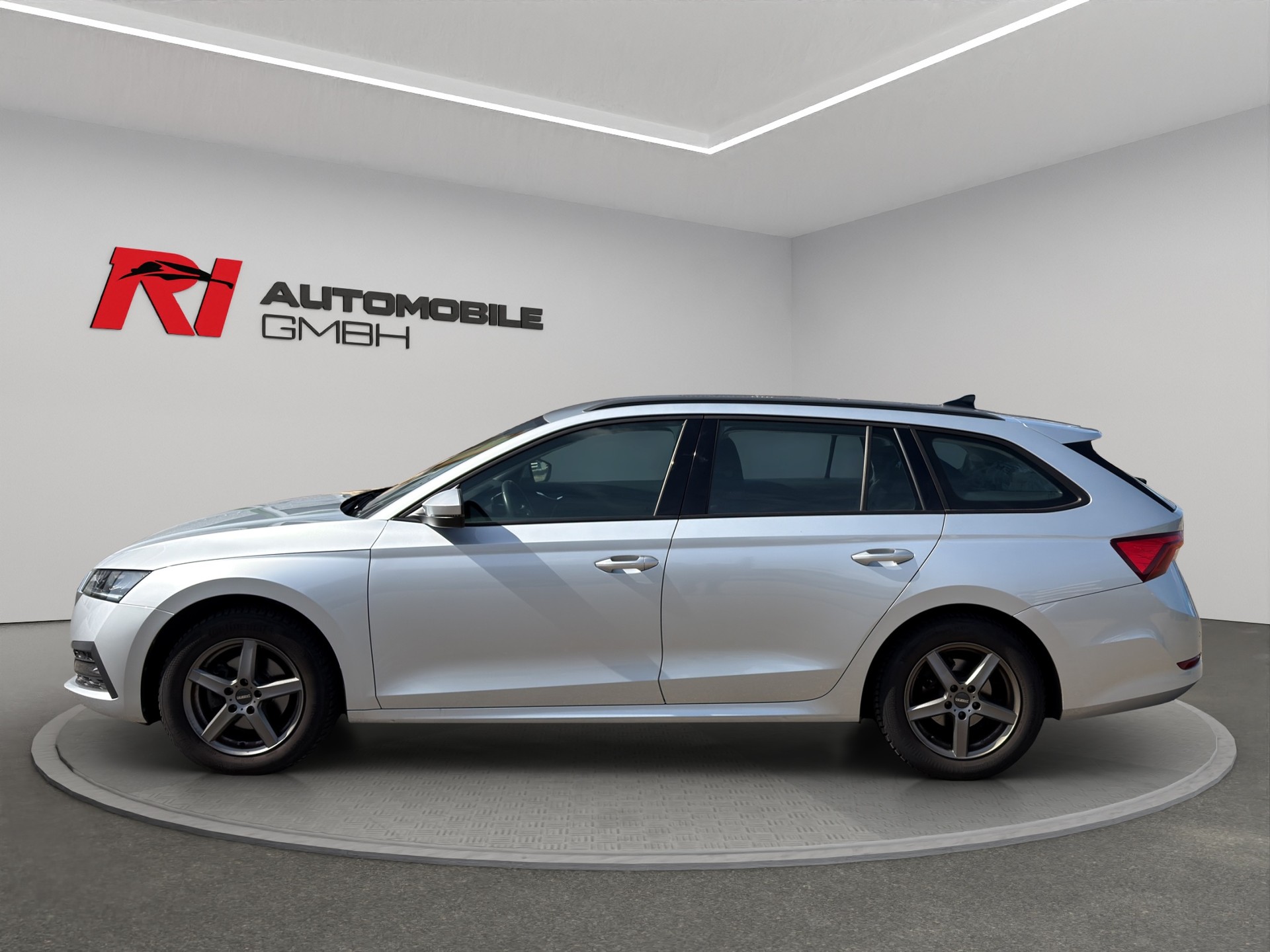 SKODA Octavia Combi 2.0 TDI DSG Style-showroom-element-3
