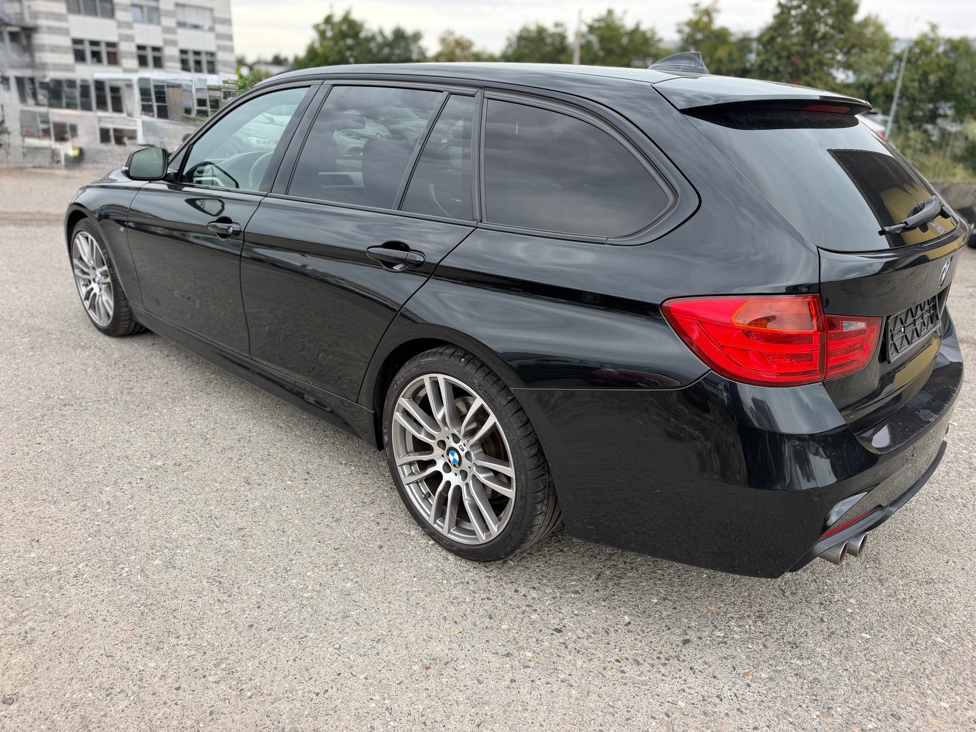 BMW 330d xDrive Touring Steptronic-image-6