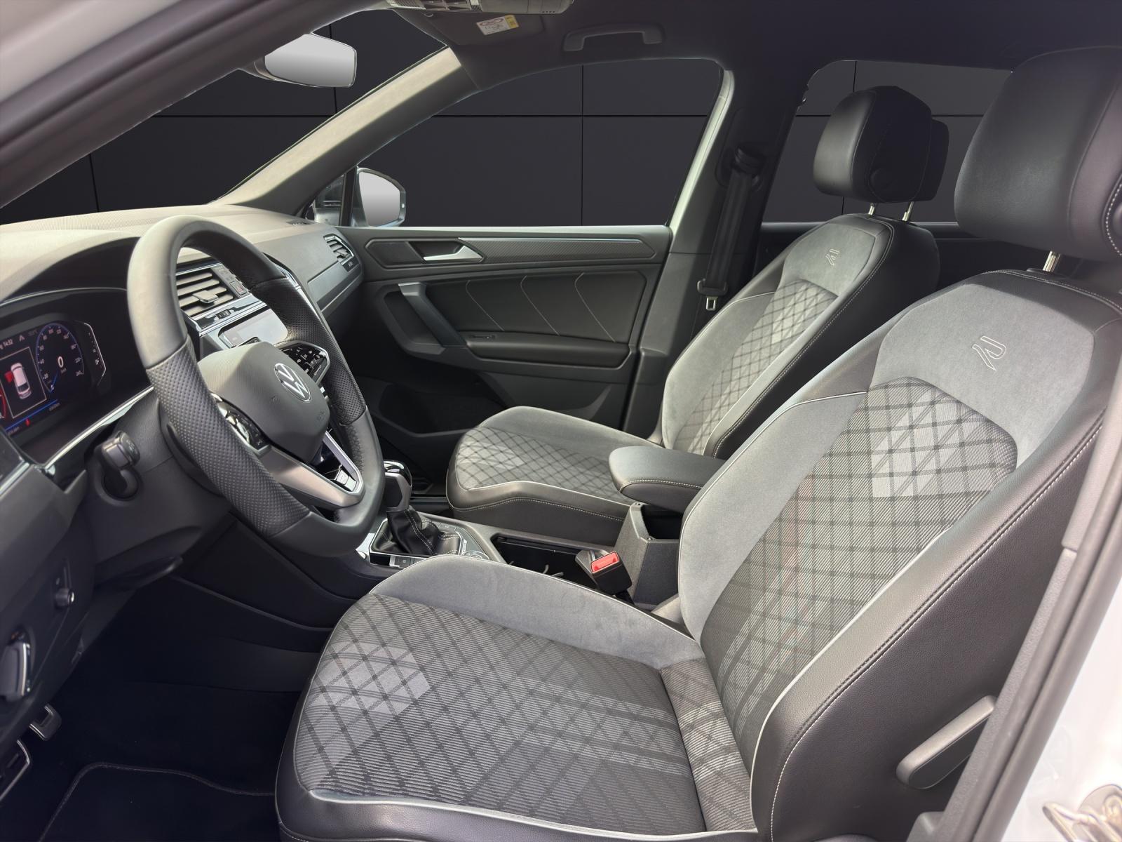 VW Tiguan 2.0 TSI R-Line DSG-showroom-element-1
