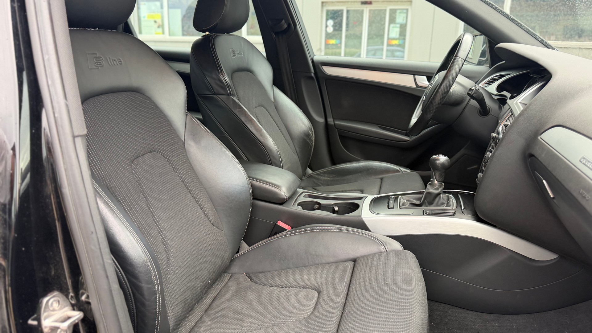 AUDI A4 Avant 2.0 TDI quattro-image-9