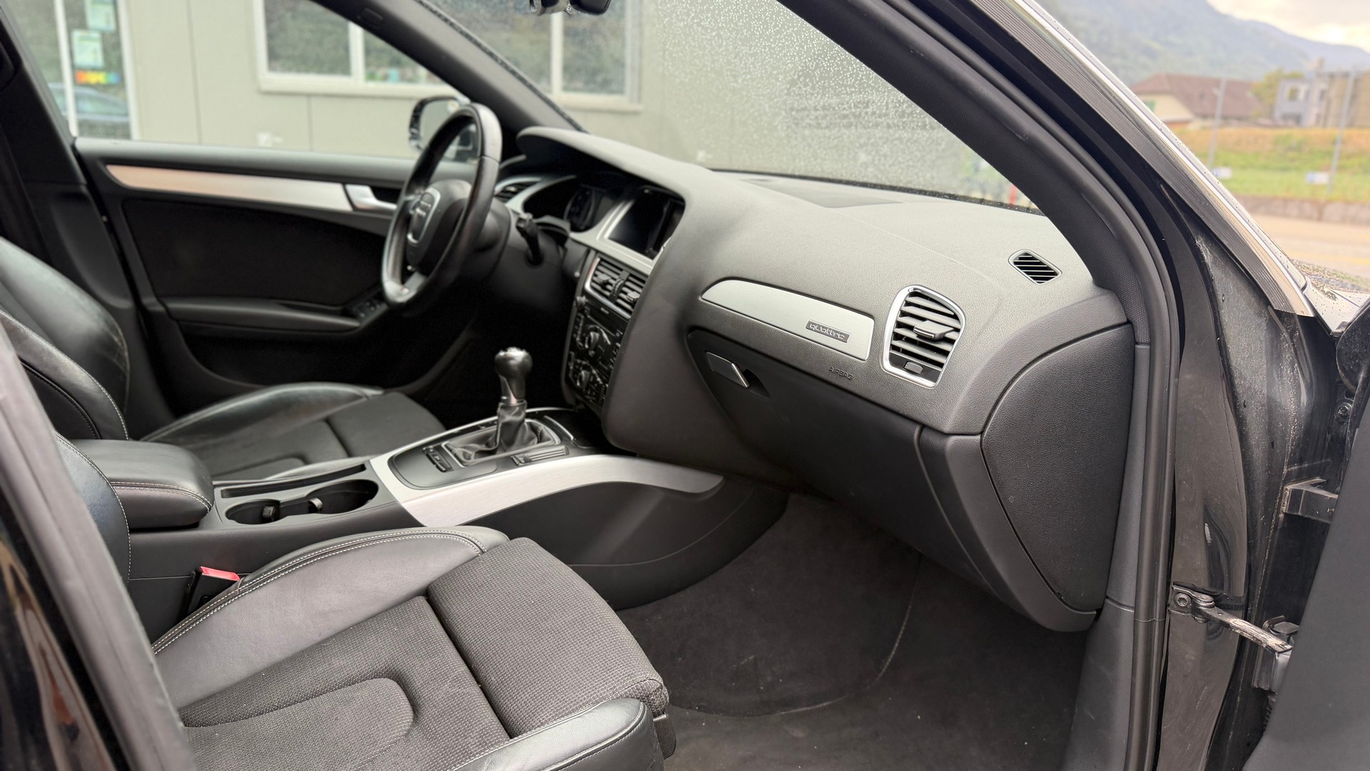 AUDI A4 Avant 2.0 TDI quattro-image-8