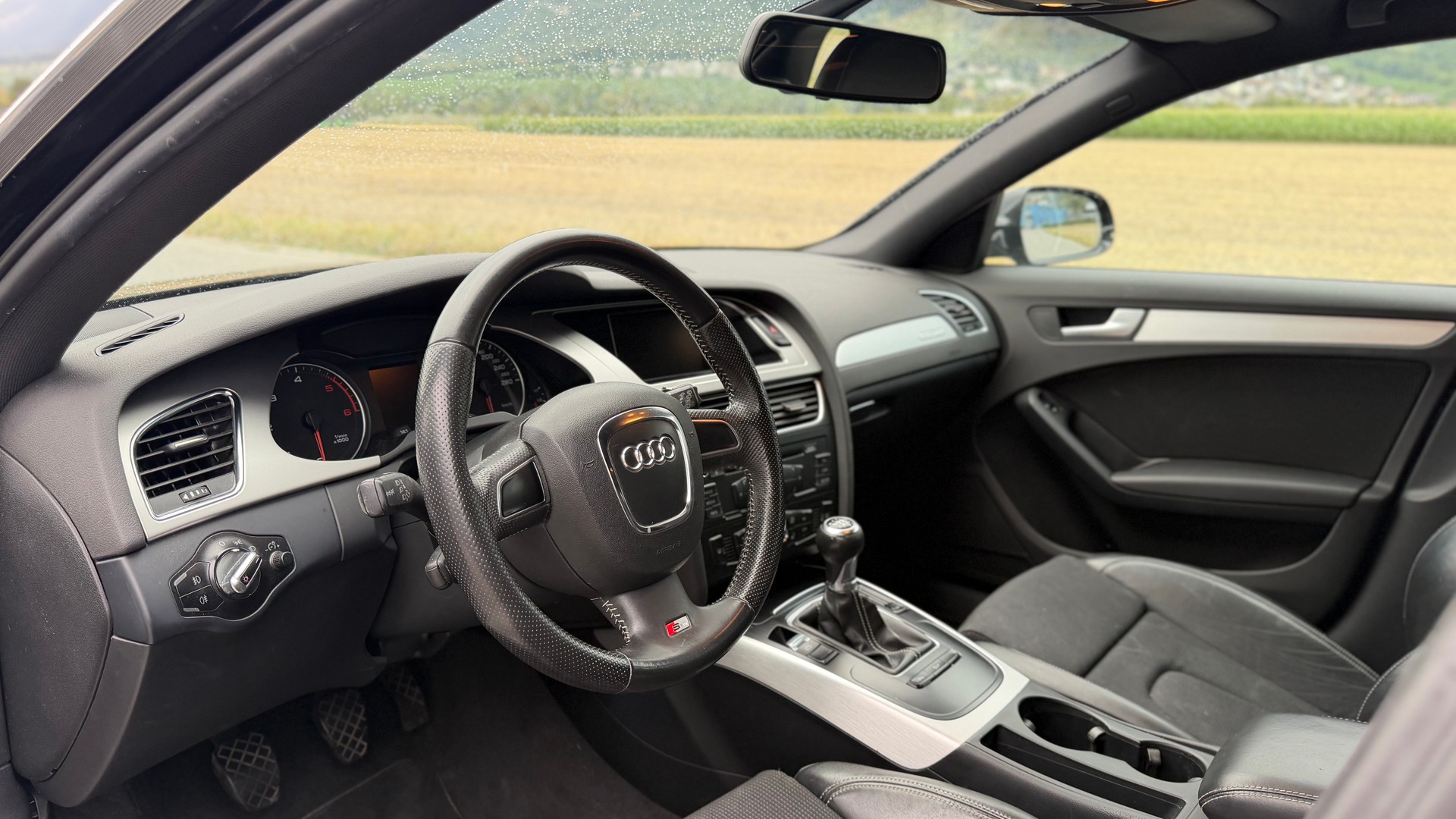 AUDI A4 Avant 2.0 TDI quattro-image-7