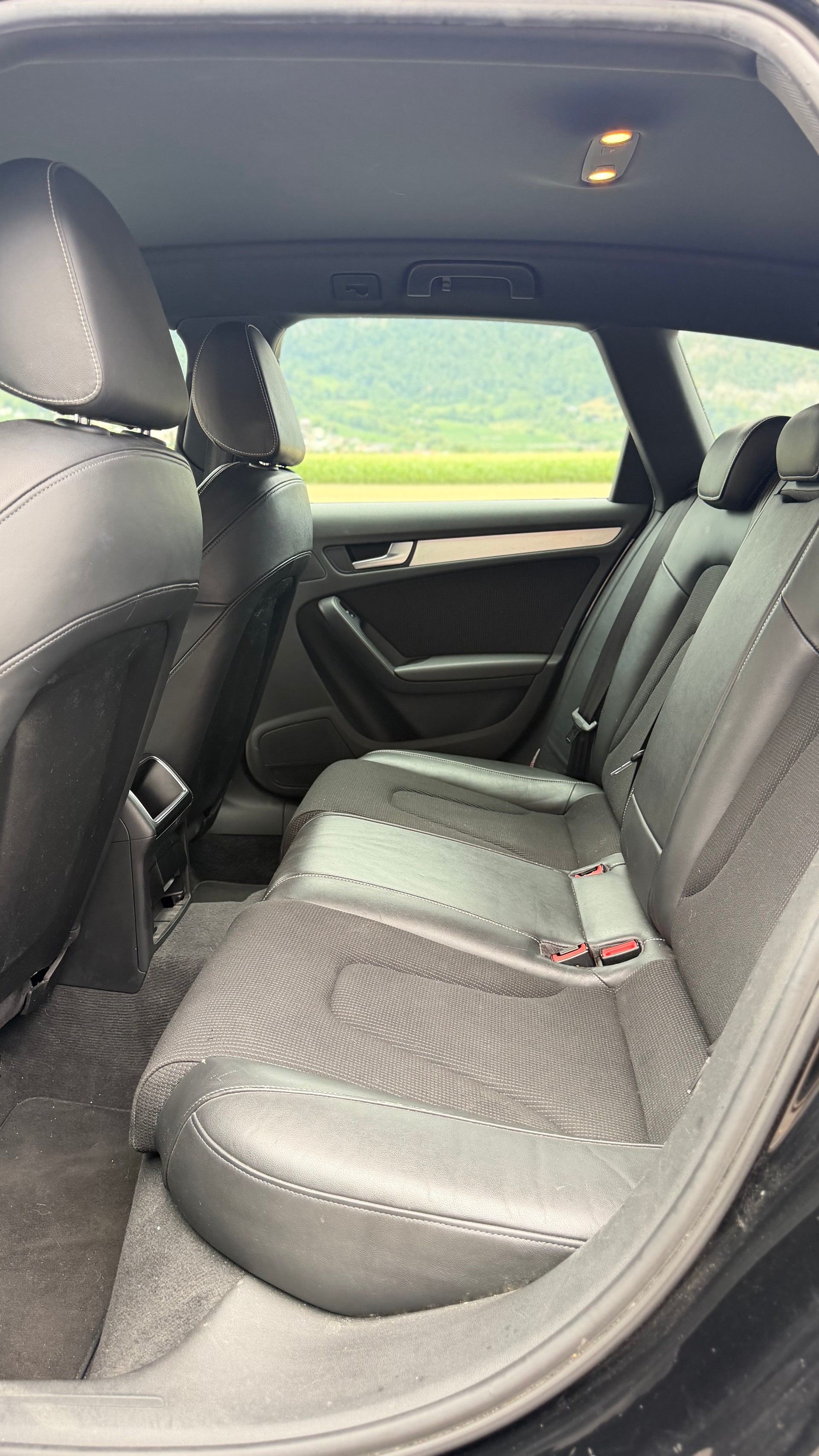 AUDI A4 Avant 2.0 TDI quattro-image-10