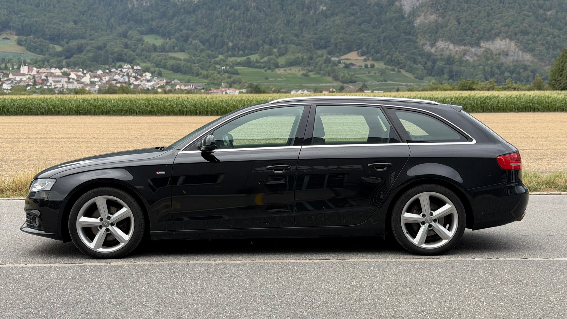 AUDI A4 Avant 2.0 TDI quattro-showroom-element-1