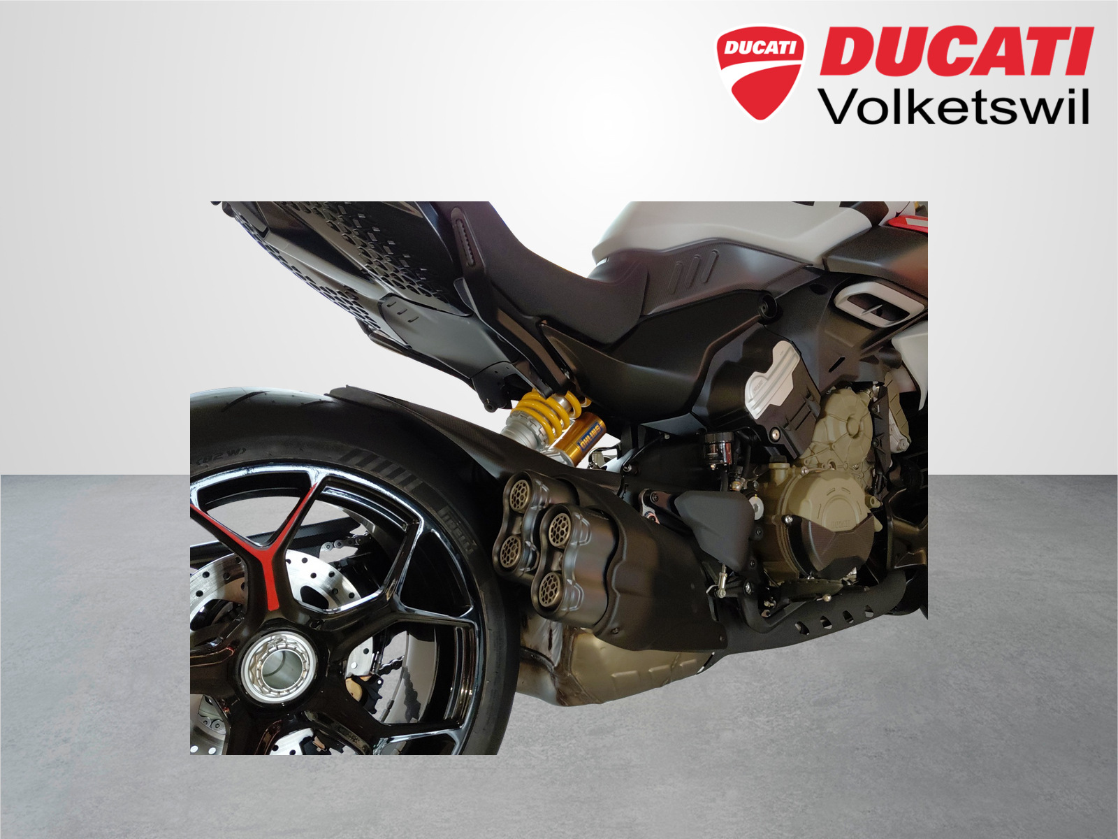 DUCATI * RS*-showroom-element-2